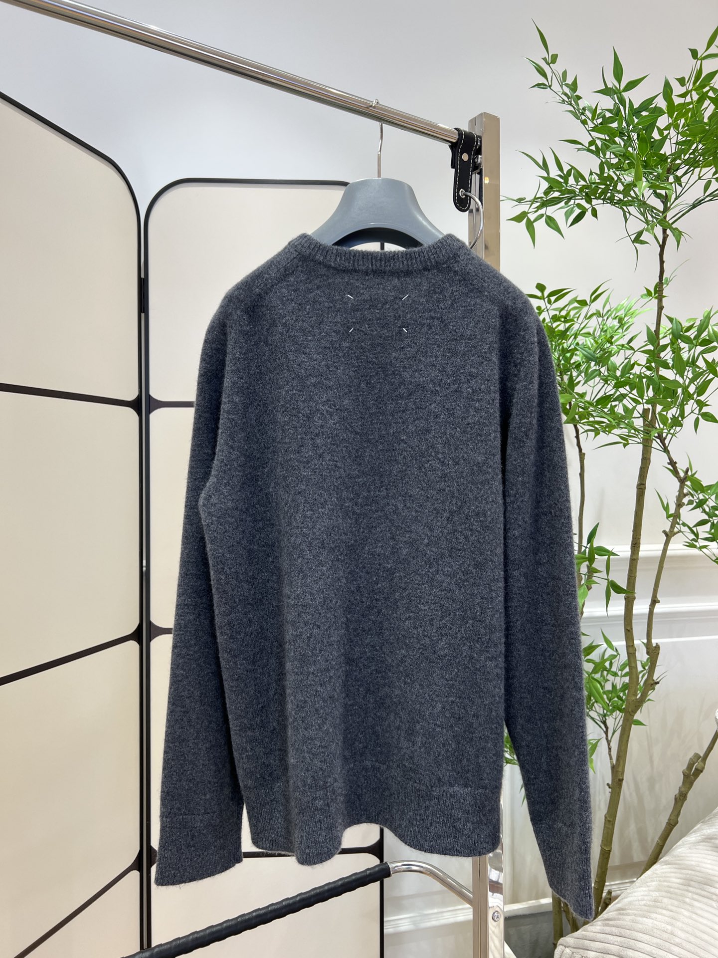 New Autumn/Winter Series: Stylish Single-Size Women’s Clothes in Gray V-Neck Design - 图片 5