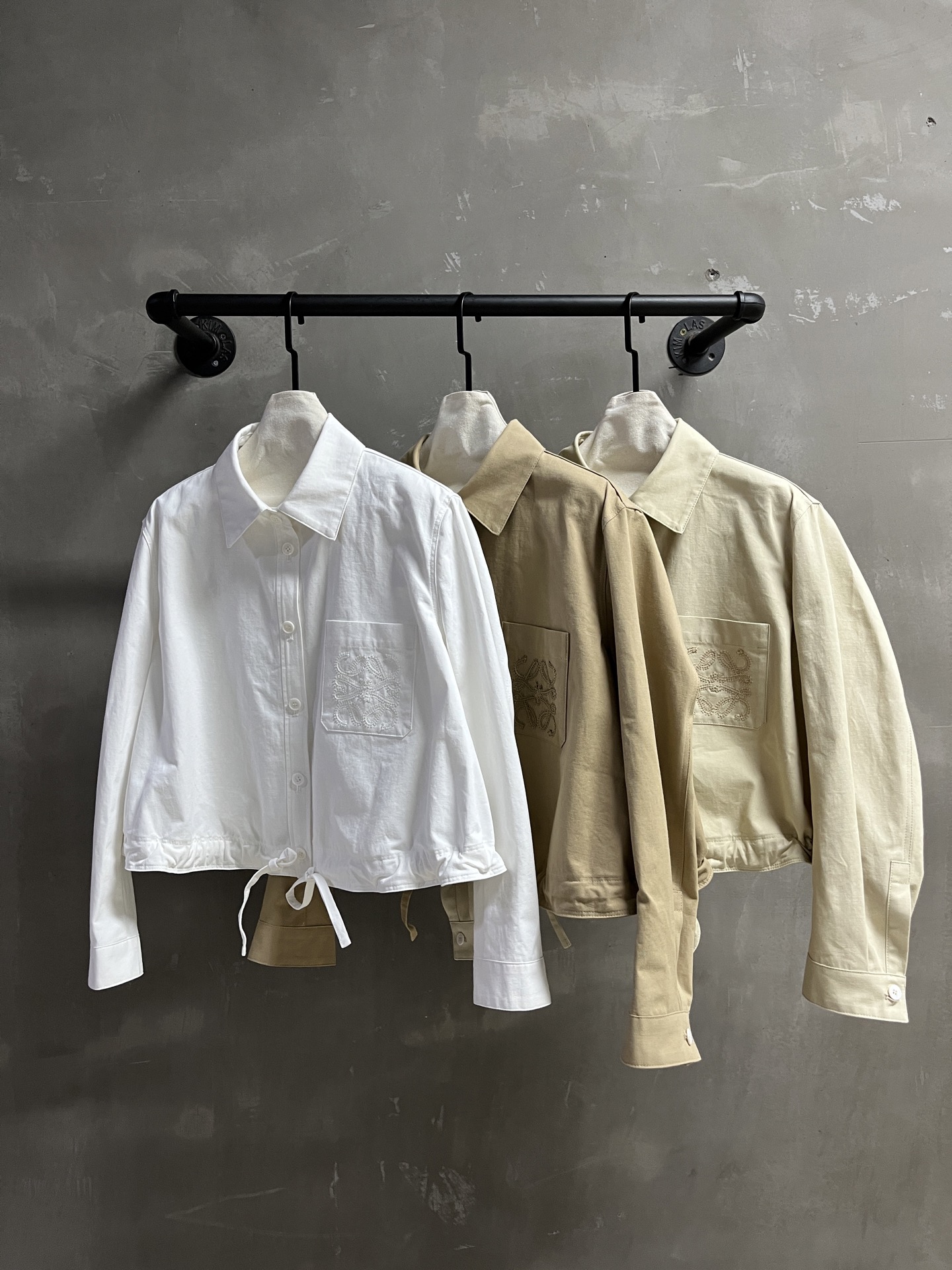 Loewe Cropped Leather Shirt - Chic & Versatile Autumn Essential 2 a1753479205422 4763