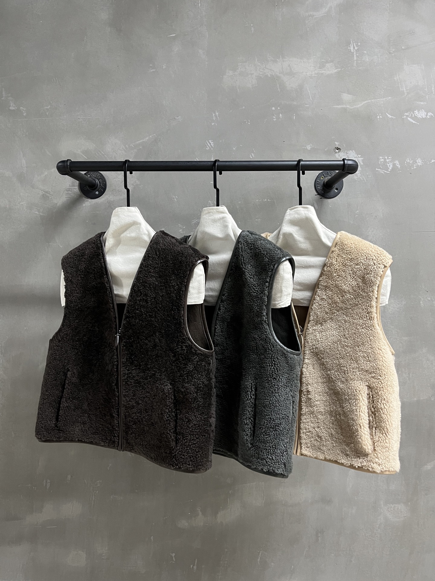 Stylish Sheepskin Vest: Timeless, Versatile, and Chic - Perfect for Fall 2025 2 a1755988186103 8027
