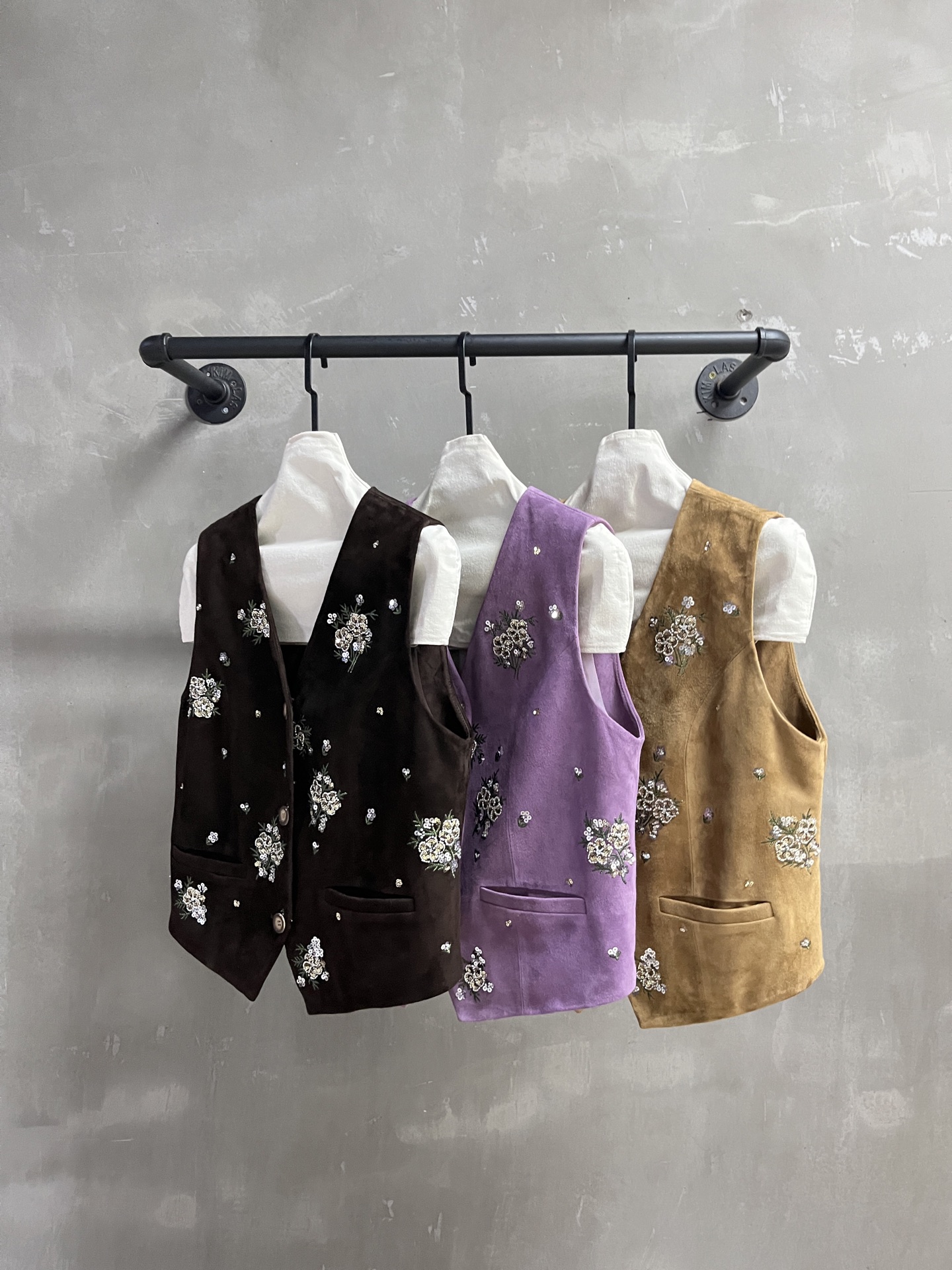 Miu Miu Vest: 2025 Pre-Fall Collection, Exquisite Embroidery, Versatile Style 2 a1757541896396 5847