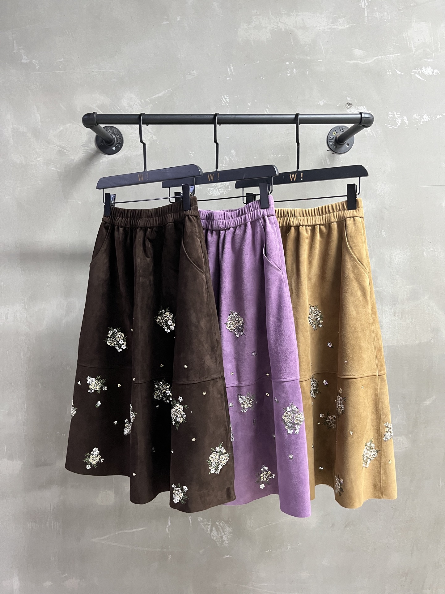 Miu Miu Embroidered Midi Skirt - Elegant Retro Style & Comfortable Fit 2 a1757542847820 1368