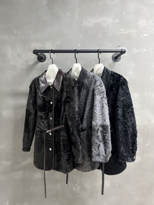 Loro Piana Lambskin Shearling Jacket - Timeless Elegance & Versatile Style 11 Loro Piana Lambskin Shearling Jacket – Timeless Elegance & Versatile Style