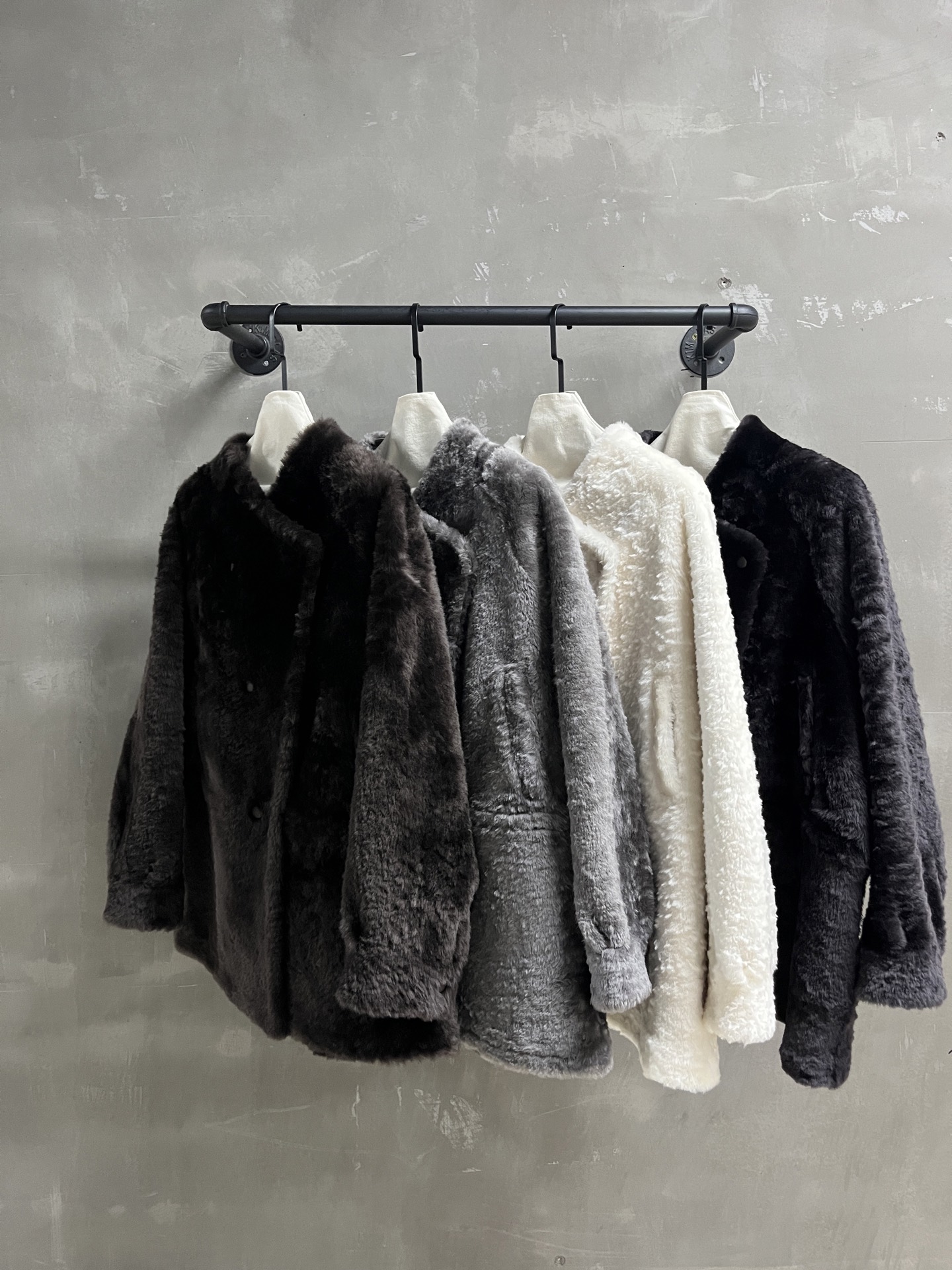 Lemaire Shearling Jacket: Timeless Style & Cozy Warmth - 2025 Early Autumn 2 a1758582041991 0055