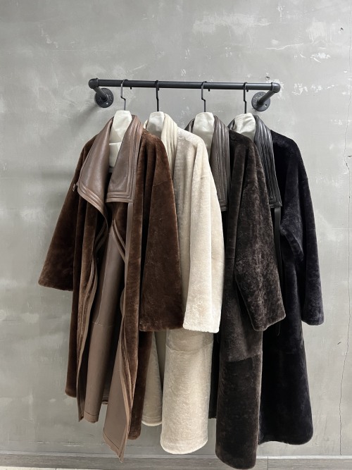 Reversible Shearling Coat: Warm, Stylish, and Versatile Women’s Winter Essential