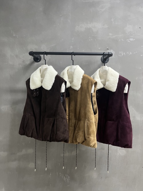 Loewe Cropped Leather Down Jacket – Stylish & Versatile