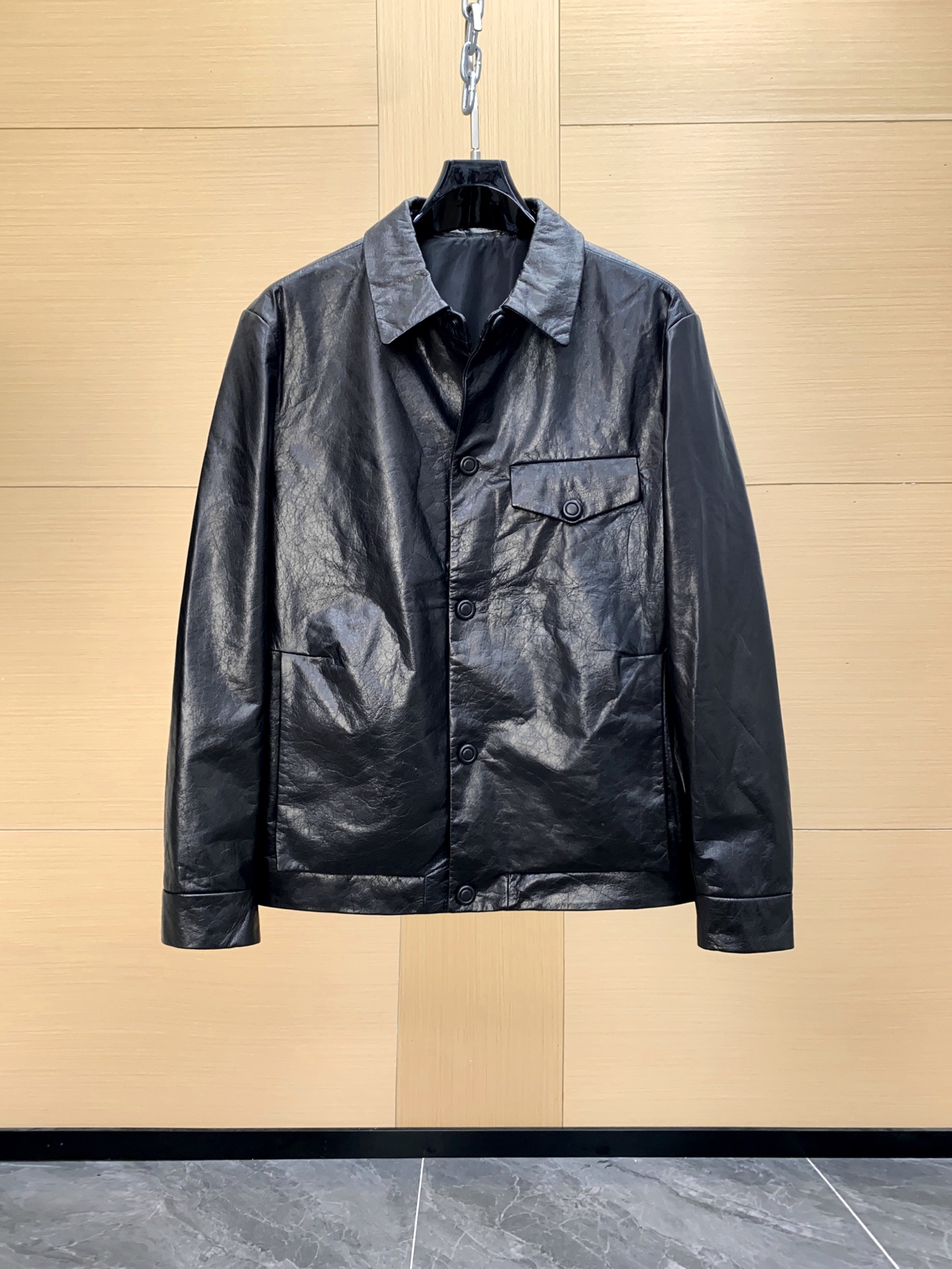 NO:675594,BV classic Italian sheepskin hand-stitched leather jacket, a classic wardrobe series, matching becomes a breeze! A little cool, a little neutral, a little uninhibited It is rare to find a style item that stands in the center of the fashion circle all year round. Sizes 48-56,,bottega veneta,jackets & coats,leather jacket,sheepskin,Top Customize119860909BV 经典意大利羊皮手工拼接皮衣外套,经典衣柜系列,搭配就成了一件轻而易举的事情!有点酷、有点中性、有点不羁 这样常年屹立于时尚圈中心不倒的风格单品可不多见.尺码48-56,,bottega veneta,jackets & coats,leather jacket,sheepskin,Top Customize1,Men's clothing