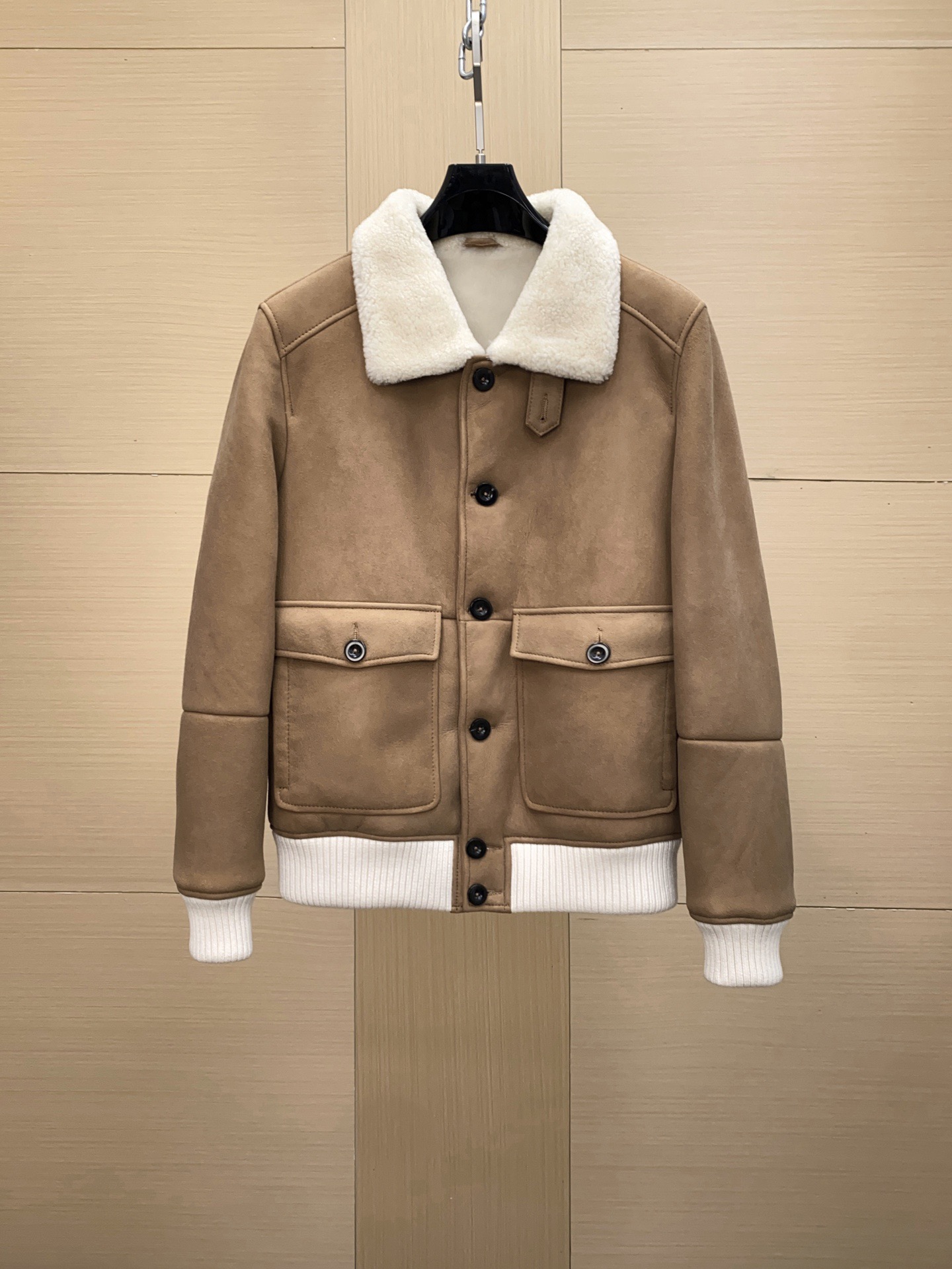 NO:676188,Ready for sale!  The latest fur one-piece from BC's official website in 2025. The fur one-piece imported from Turkey is not made in China. The leather is super thick and soft to the touch. The retro distressed color shows the full old money style. Sizes 48-56,,Top Customize119860909现货发售！BC 2025年官网最新皮毛一体 土耳其进口皮毛一体不做国产货 皮料超级厚实 手感柔软 复古做旧色 彰显满满的老钱风 尺码48-56,,Top Customize1,Men's clothing