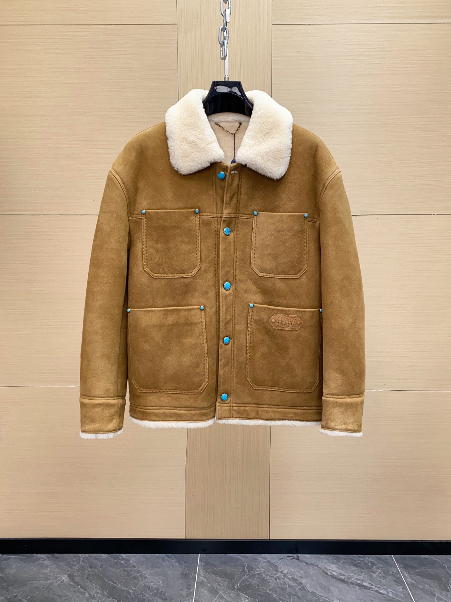 NO:676119,Ready for sale!  1V turquoise fur collar, grained fur one-piece fabric leather jacket for men, adds warmth to the layering look. Imported Spanish merino sheep fur one-piece, smooth wool leather, full of high-end sense, size 48-56,,jackets & coats,leather jacket,sheepskin,Top Customize119860909现货发售！1V 绿松石 毛领粒面皮毛一体拼织物皮衣夹克男 ,为叠搭造型再添暖意.进口西班牙美利奴羊皮毛一体 柔滑羊毛皮革 满满的高级感 尺码48-56,,jackets & coats,leather jacket,sheepskin,Top Customize1,Men's clothing