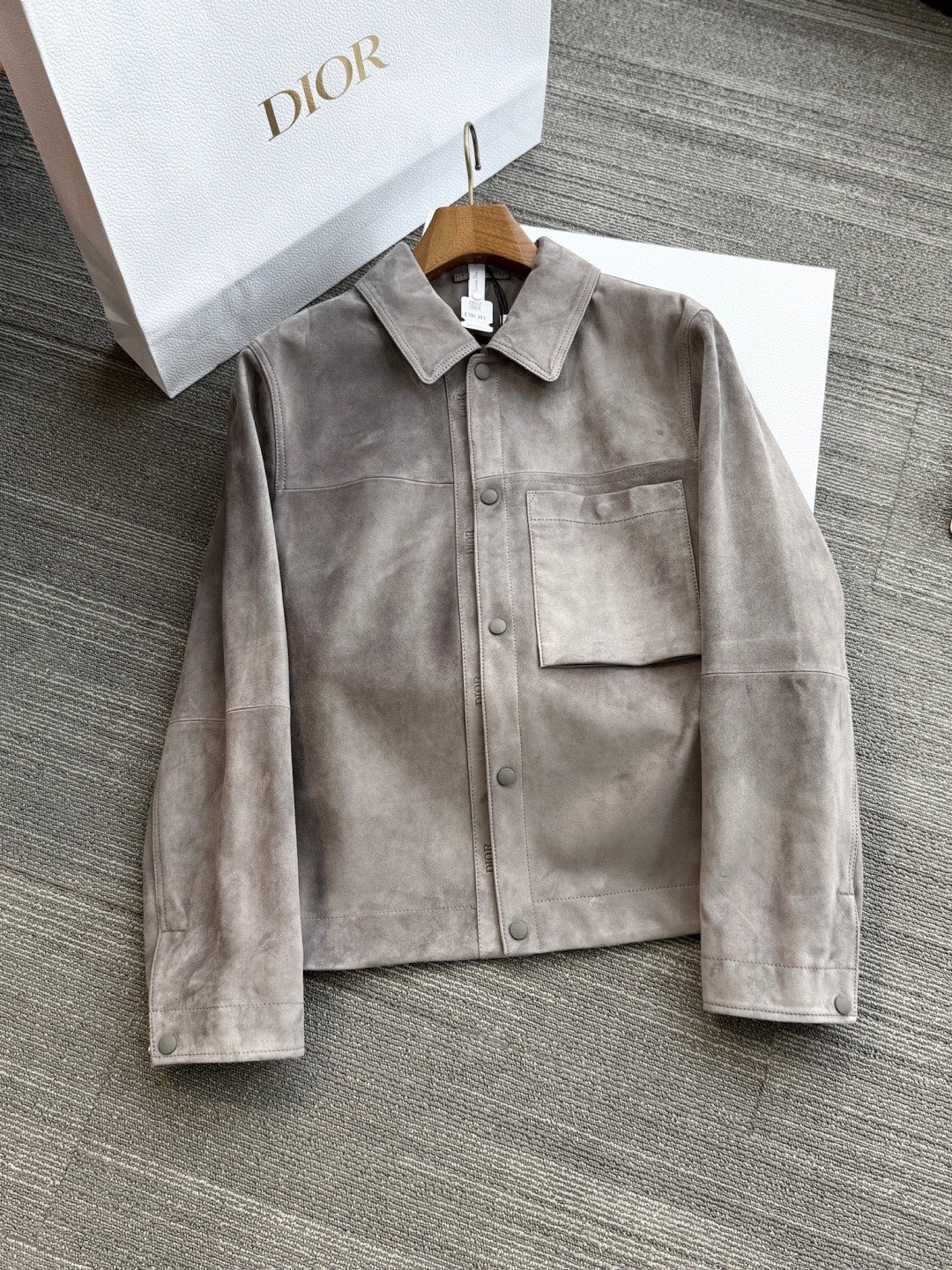 NO:676132,Tile,,Top Customize119860909平铺,,Top Customize1,Men's clothing