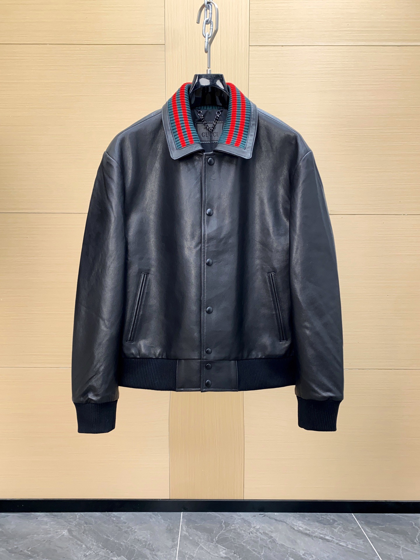 NO:773189,Gucci new autumn and winter products retro classic leather jacket imported from New Zealand lambskin!  Simple and low-key, with original hardware, it can be used for leisure or business. A good style that will not go out of style for ten years!  48-56,,gucci,jackets & coats,sheepskin,Top Customize119860909Gucci 秋冬新品 复古经典皮夹克 新西兰进口小羊皮！简约低调,原版五金,可休闲可商务. 穿十年都不过时的好款！ 48-56,,gucci,jackets & coats,sheepskin,Top Customize1,Men's clothing