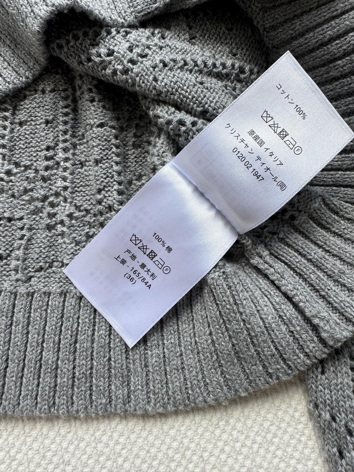 𝐃𝐢𝐨𝐫 𝟐𝟓秋冬新款 简约字母五角星Logo刺绣针织开衫 Logo图案修饰点缀 上身高级氛围感🈵️🈵️