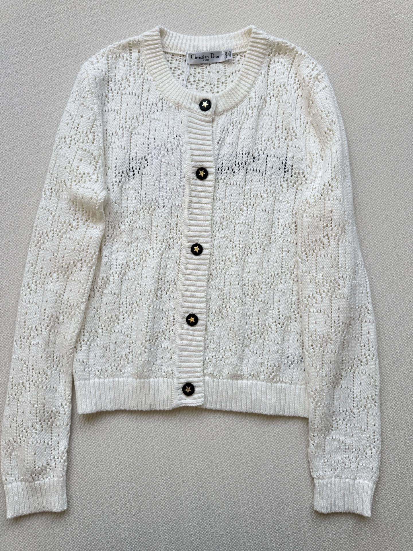 𝐃𝐢𝐨𝐫 𝟐𝟓秋冬新款 简约字母五角星Logo刺绣针织开衫 Logo图案修饰点缀 上身高级氛围感🈵️🈵️