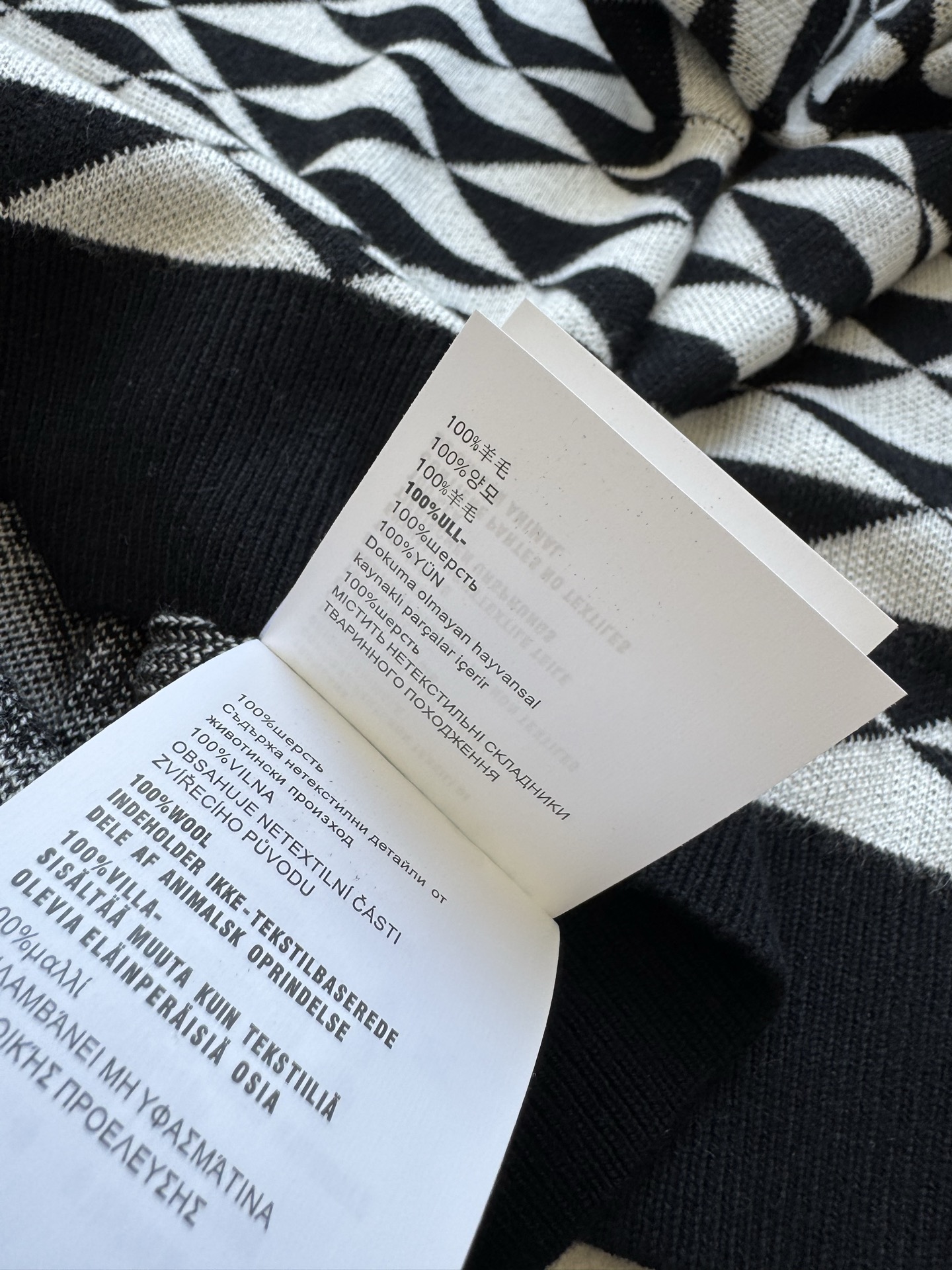 Prada 𝟐𝟓秋冬新款 三角印花Logo圆领针织长袖 图案点缀修饰 上身顯瘦時尚 𝟑碼 𝟑𝟔/𝟑𝟖/𝟒