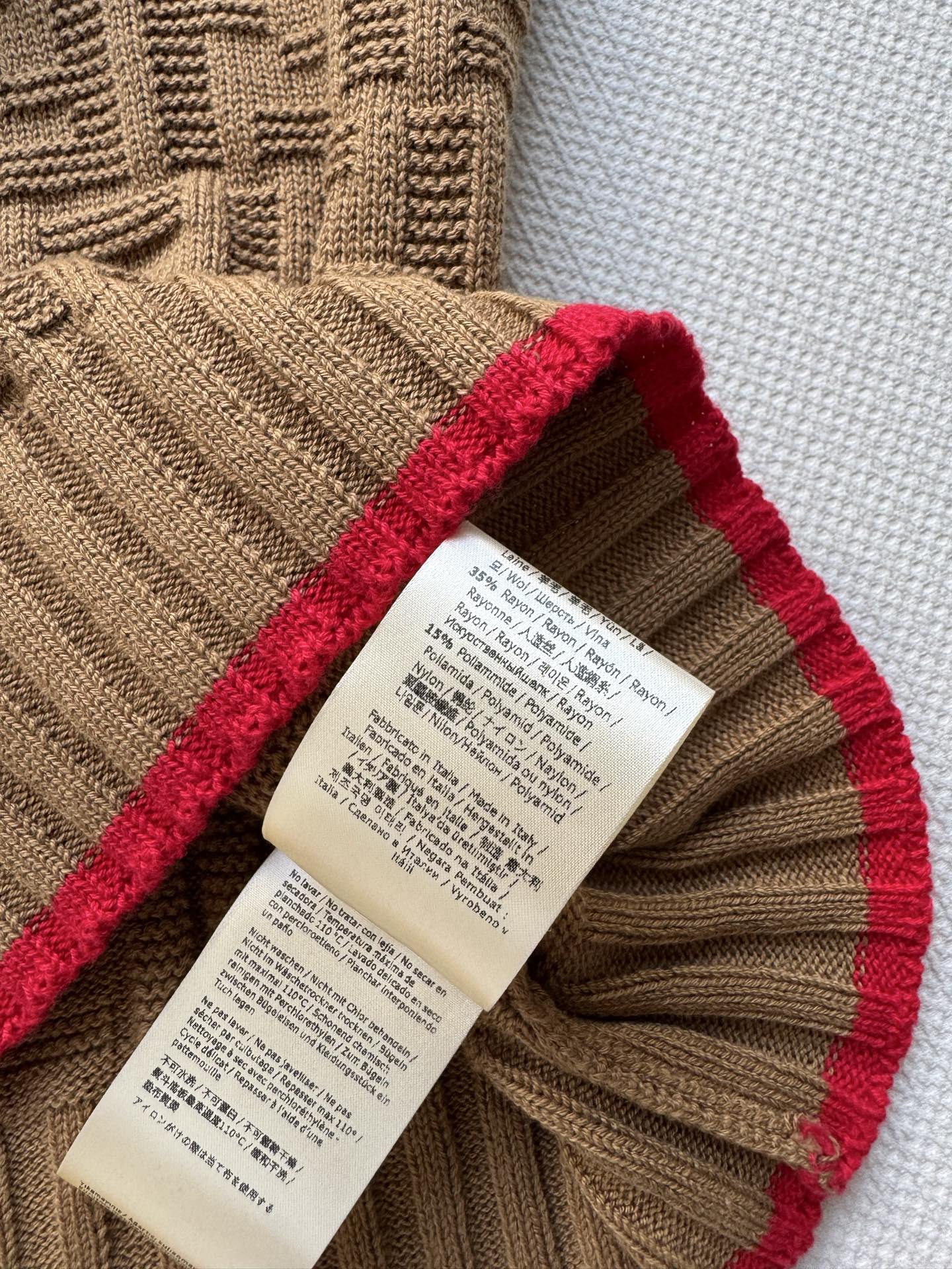 𝐅𝐞𝐧𝐝𝐢 𝟐𝟓𝐬𝐬 双F提花针织背心 版型立体 上身時尚鬆弛感🈵️🈵️ 𝟑碼 𝟑𝟔/𝟑𝟖/𝟒𝟎