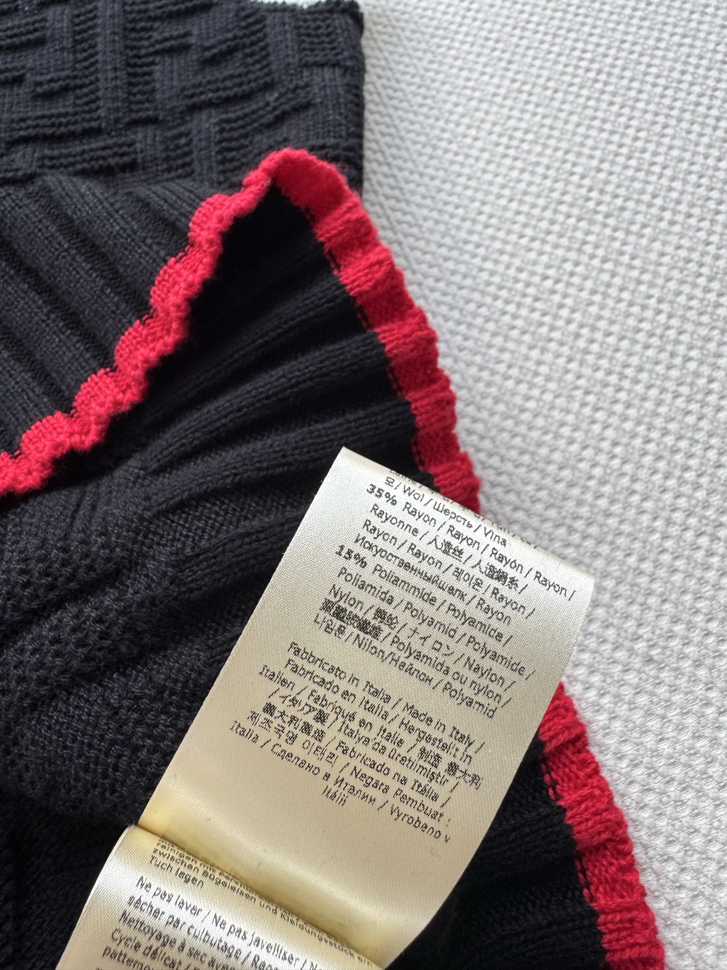 𝐅𝐞𝐧𝐝𝐢 𝟐𝟓𝐬𝐬 双F提花针织背心 版型立体 上身時尚鬆弛感🈵️🈵️ 𝟑碼 𝟑𝟔/𝟑𝟖/𝟒𝟎