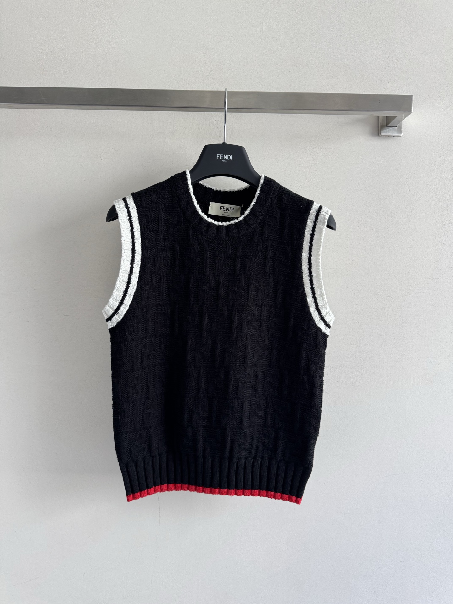 NO:548012,Double F jacquard knitted vest, three-dimensional style, fashionable and relaxing feeling on the upper body, code //,,alexander wang19860909双F提花针织背心 版型立体 上身時尚鬆弛感 碼 //,,alexander wang,Women's clothing