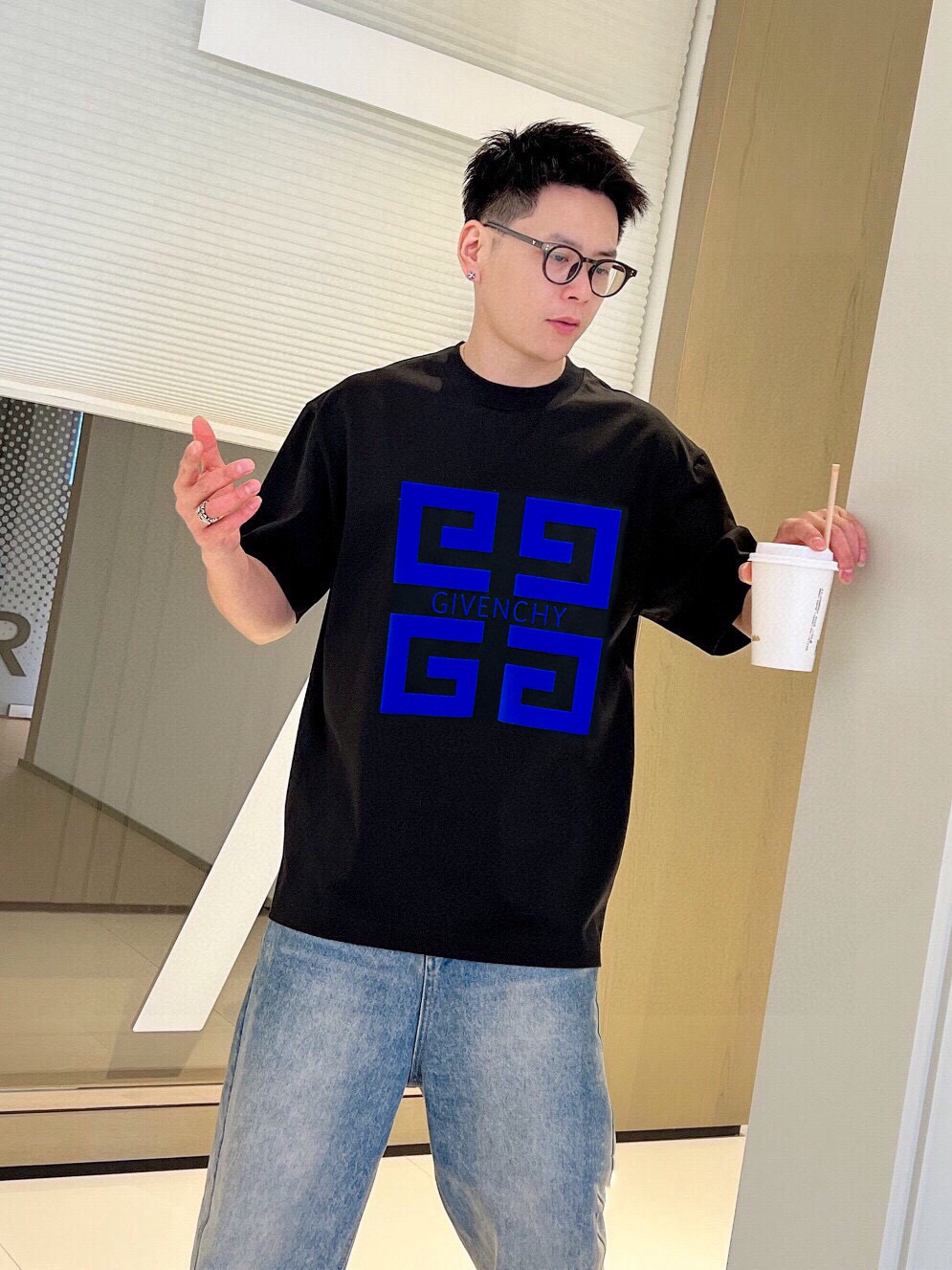 NO:453525,Givenchy New products for spring and summer 2025 are available in new products, complete three standards, mercerized cotton round neck short-sleeved T-shirts, no need to introduce too much good products, look at the details, counter number M-XXXL /140 suggestions, L, given, given, given, T-shirt,tees, t-shirt,alexander wang19860909give/纪梵希 2025年春夏新品上新 三标齐全 丝光棉圆领短袖T恤 好货不用过多介绍 看细节 专柜码数M-XXXL /140建议L,,givenchy,givenchy,T-shirt,tees，t-shirt,alexander wang,Men's clothing