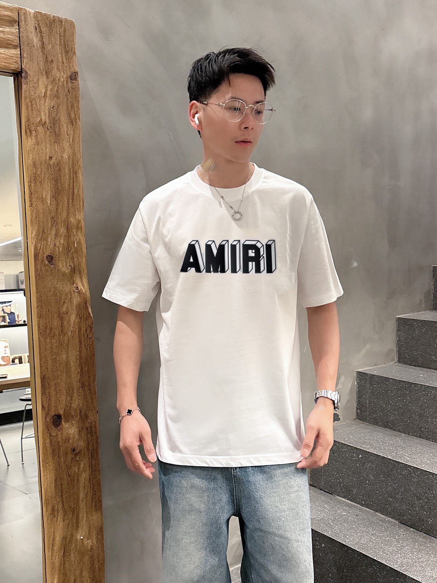 NO:462376,AMIRI 2025 spring and summer new products are available, complete three standards, pure cotton round neck short-sleeved T-shirt, no need to introduce too much good products, look at the details, counter code M-XXXL / Suggestions,,amiri, T-shirt,tees, t-shirt,alexander wang19860909AMIRI 2025年春夏新品上新 三标齐全 纯棉圆领短袖T恤 好货不用过多介绍 看细节 专柜码数M-XXXL /建议L,,amiri,T-shirt,tees，t-shirt,alexander wang,Men's clothing
