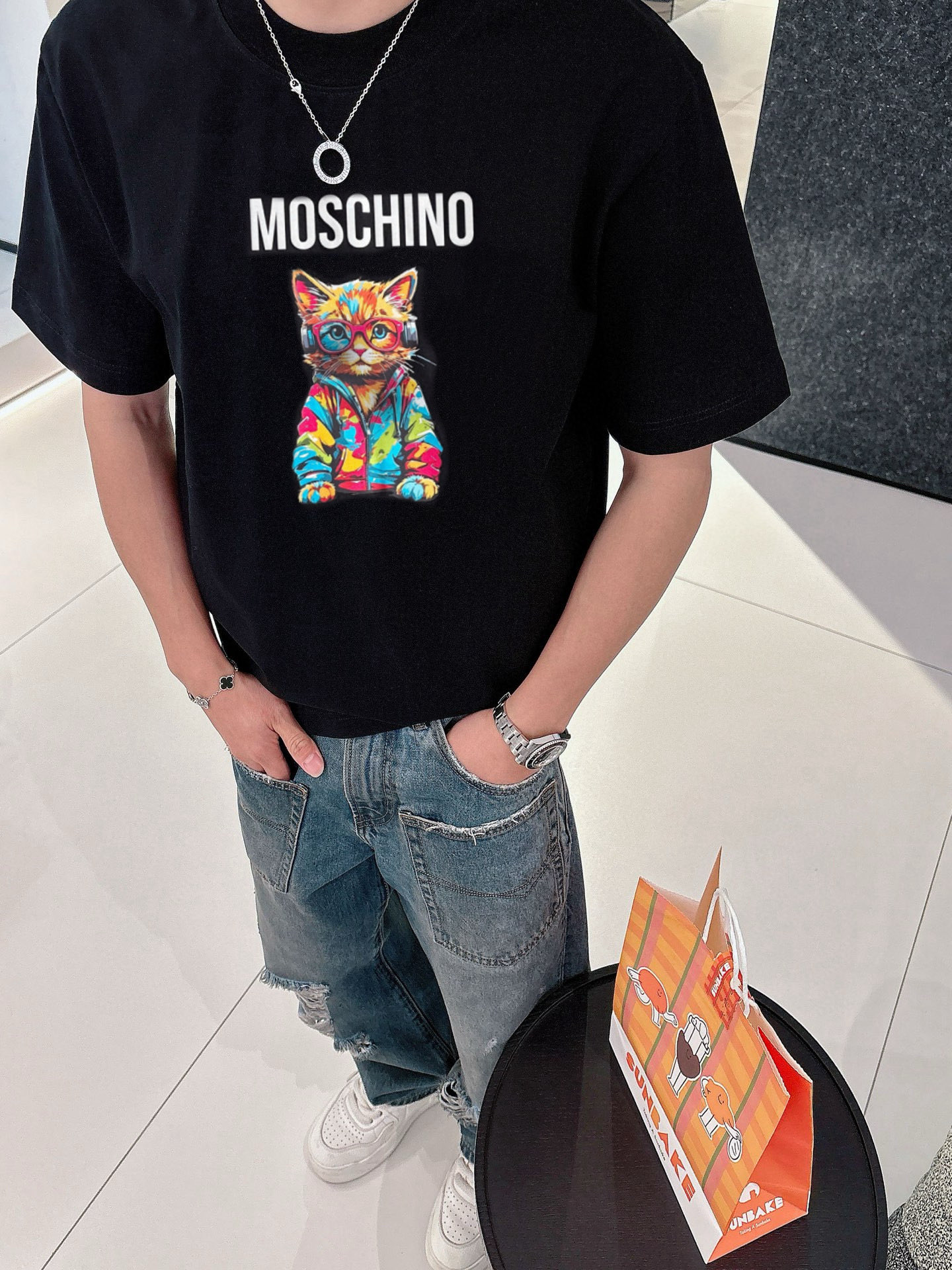 NO:459223,Moscino 2025 spring and summer new products are available, complete three standards, pure cotton round neck short-sleeved T-shirt, no need to introduce too much good products, look at the details, counter number M-XXXL 175/suggestion L,, T-shirt,tees, t-shirt,alexander wang19860909莫斯奇诺 2025年春夏新品上新 三标齐全 纯棉圆领短袖T恤 好货不用过多介绍 看细节 专柜码数M-XXXL 175/建议L,,T-shirt,tees，t-shirt,alexander wang,Men's clothing