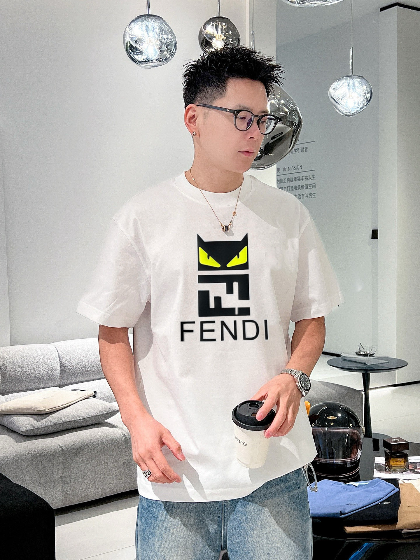 NO:462358,Fendi/Fendi 2025 new spring and summer products are available, complete three standards, pure cotton round neck short-sleeved T-shirt, no need to introduce too much good products, look at the details, counter code M-XXXL / Suggestions, fendi, fendi, T-shirt, tees, t-shirt, alexander wang19860909Fendi/芬迪 2025年春夏新品上新 三标齐全 纯棉圆领短袖T恤 好货不用过多介绍 看细节 专柜码数M-XXXL /建议L,,fendi,fendi,T-shirt,tees，t-shirt,alexander wang,Men's clothing