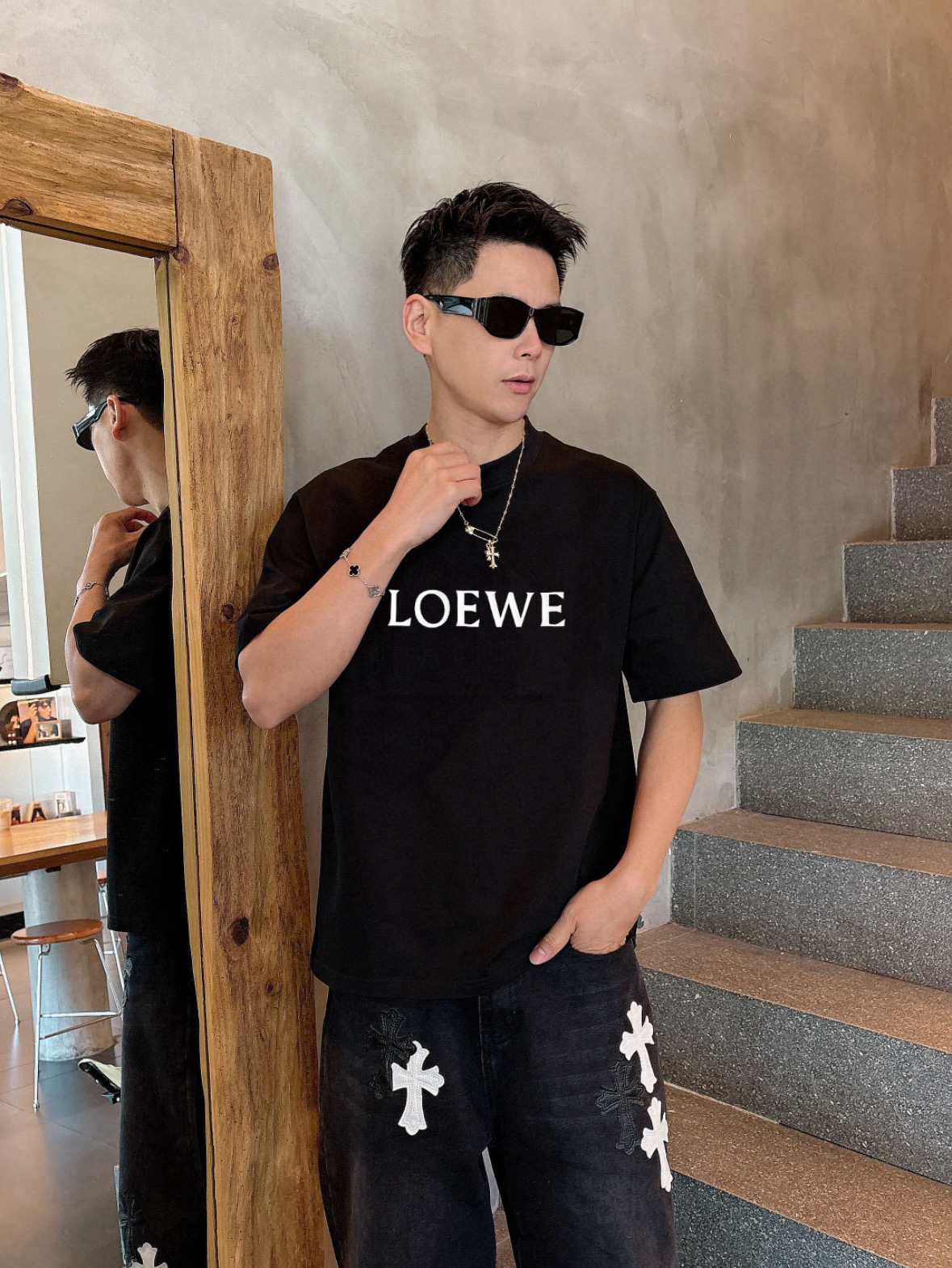 NO:150470,Loewe/Luo Yiwei New products for spring and summer 2025 are available in new products, complete three standards, mercerized cotton round neck short-sleeved T-shirt. Don’t need to introduce too much good products. Look at the details. Counter code M-XXXL /140 suggestions L,,loewe,loewe,T-shirt,tees,t-shirt,alexander wang19860909Loewe/罗意威 2025年春夏新品上新 三标齐全 丝光棉圆领短袖T恤 好货不用过多介绍 看细节 专柜码数 M-XXXL /140建议L,,loewe,loewe,T-shirt,tees，t-shirt,alexander wang,Men's clothing
