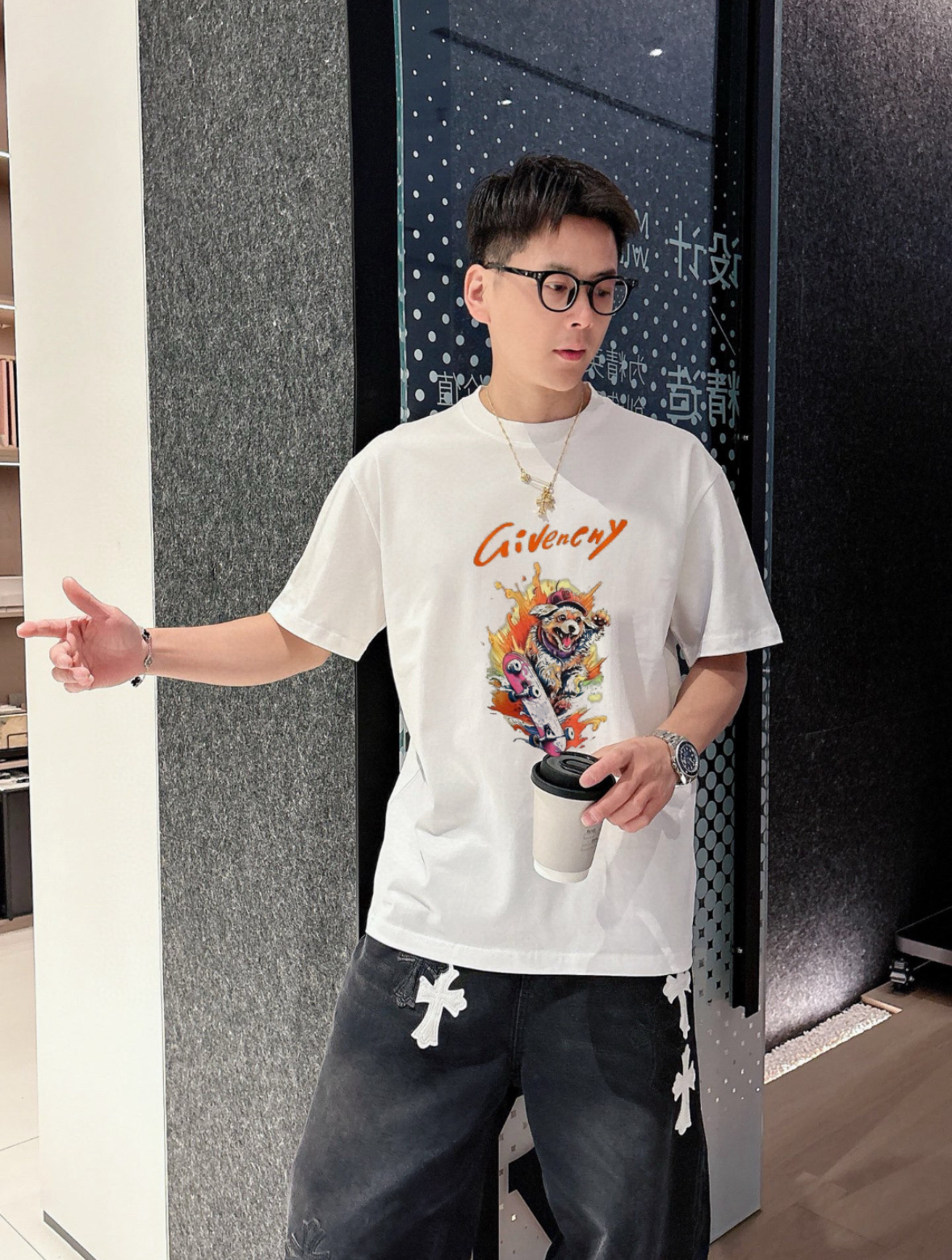 NO:462402,Givenchy New products for spring and summer 2025 are available in new products, complete three standards, pure cotton round neck short-sleeved T-shirts, no need to introduce too much good products, look at the details, counter code number M-XXXL / Suggestions, given, given, given, T-shirt, tees, t-shirt, alexander wang19860909give/纪梵希 2025年春夏新品上新 三标齐全 纯棉圆领短袖T恤 好货不用过多介绍 看细节 专柜码数 M-XXXL /建议L,,givenchy,givenchy,T-shirt,tees，t-shirt,alexander wang,Men's clothing