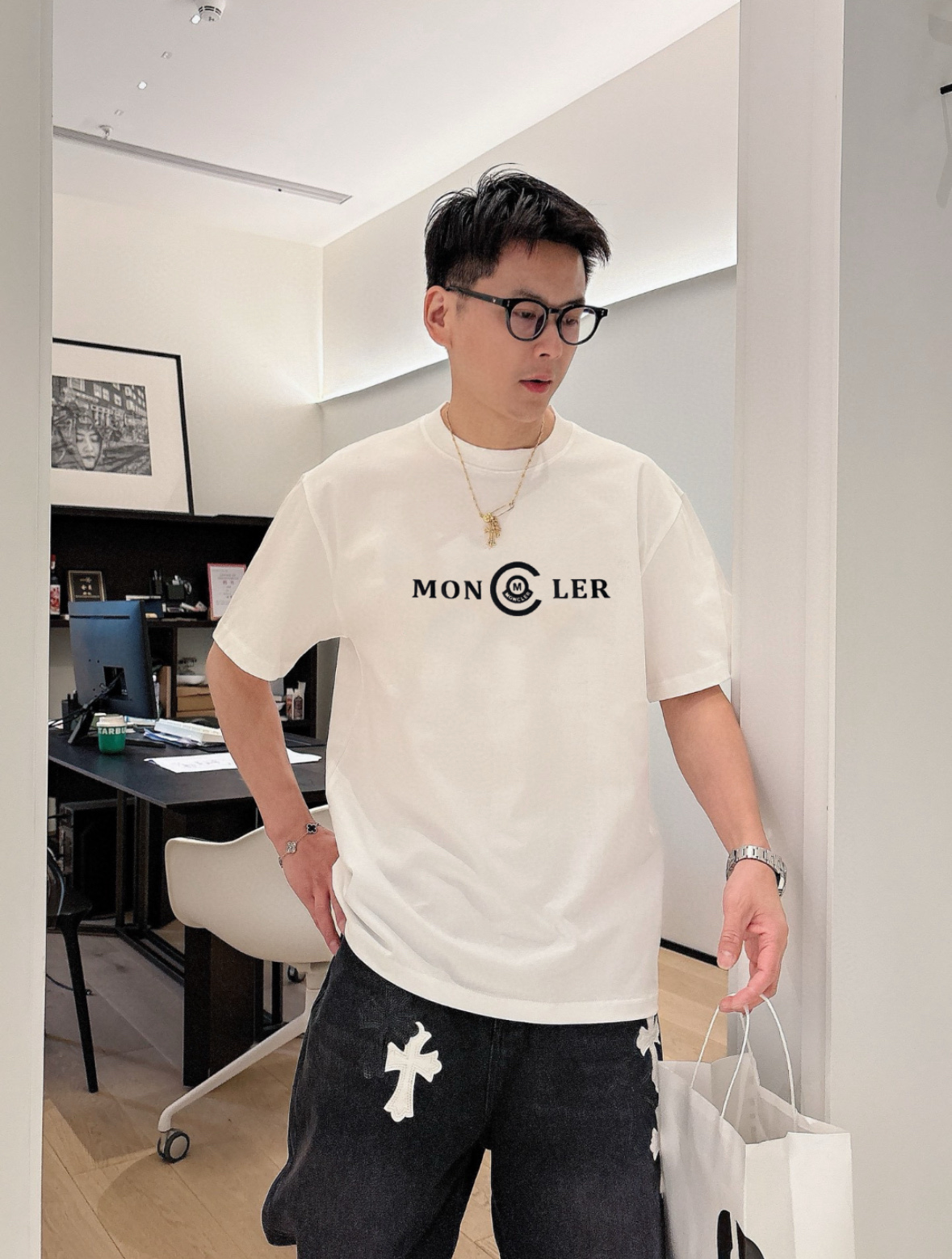 NO:462410,Moncler/Shirt New products for spring and summer 2025 are available in new products, complete three standards, pure cotton round neck short-sleeved T-shirt. Don’t need to introduce too much good products. Look at the details. Counter code M-XXXL/Suggestions L,, Moncler, T-shirt,tees, t-shirt,alexander wang19860909Moncler/蒙口 2025年春夏新品上新 三标齐全 纯棉圆领短袖T恤 好货不用过多介绍 看细节 专柜码数 M-XXXL /建议L,,Moncler,T-shirt,tees，t-shirt,alexander wang,Men's clothing