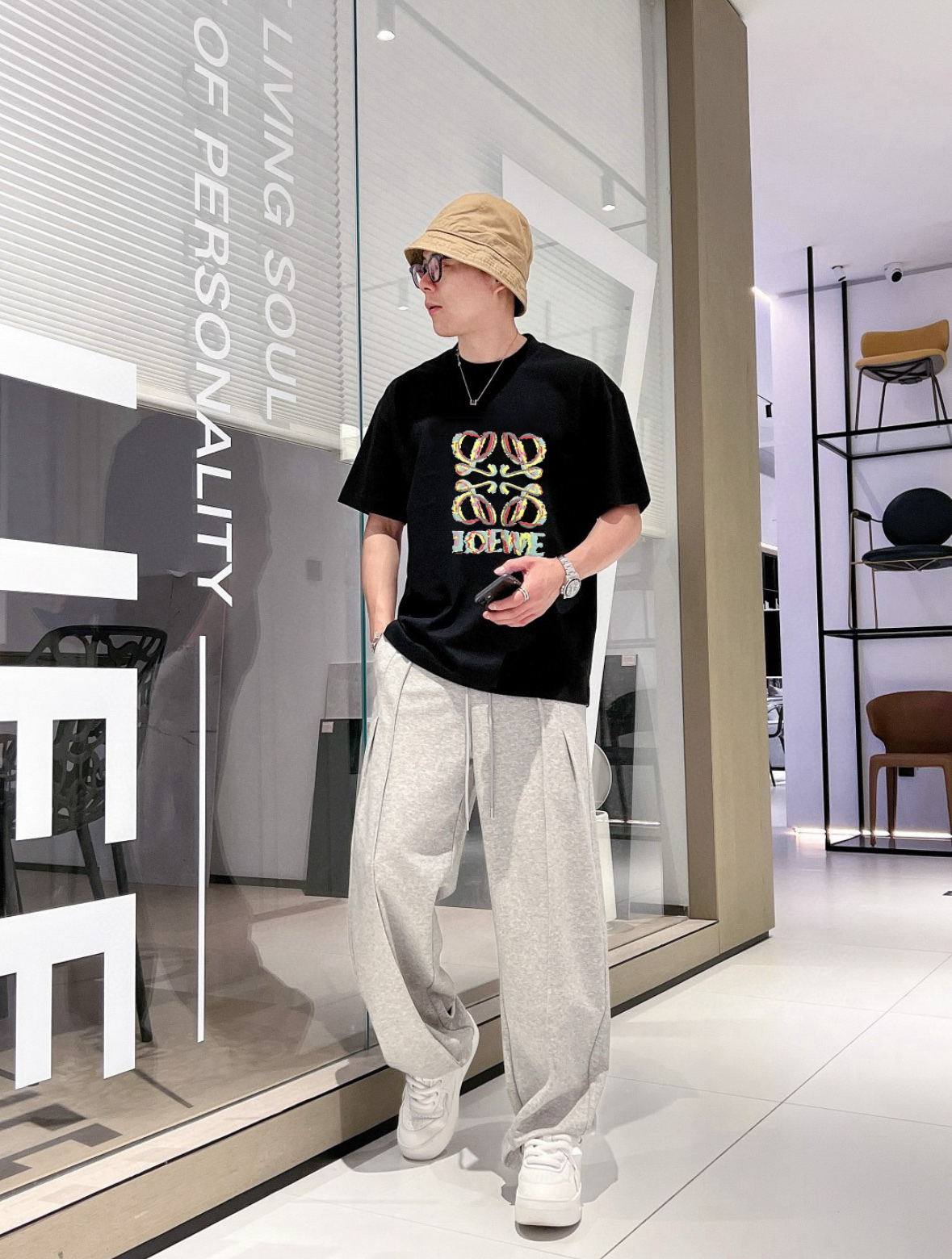 NO:431482,Loewe/Luo Yiwei 2025 spring and summer new product, complete three standards, round neck mercerized cotton short-sleeved T-shirt. Don’t need to introduce too much good products. Look at the details. Counter code M-XXXL 175/140 Suggestions,,loewe,loewe,T-shirt,tees,t-shirt,alexander wang19860909Loewe/罗意威 2025春夏新品 三标齐全 圆领丝光棉短袖T恤 好货不用过多介绍 看细节 专柜码数M-XXXL 175/140建议L,,loewe,loewe,T-shirt,tees，t-shirt,alexander wang,Men's clothing