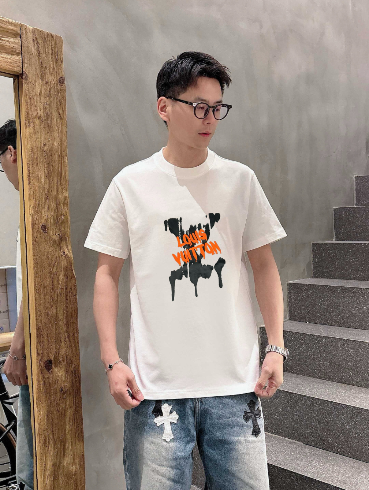 NO:431476,LV/Louis Vuitton 2025 Spring and Summer New Products Complete Three Standards Round-neck Mercerized Cotton Short-sleeved T-shirts Don't need to introduce too much good products Look at the details Counter code M-XXXL 175/140 Suggestions L,,louis vuitton,louis vuitton,T-shirt,tees,t-shirt,alexander wang19860909LV/路易威登 2025春夏新品 三标齐全 圆领丝光棉短袖T恤 好货不用过多介绍 看细节 专柜码数M-XXXL 175/140建议L,,louis vuitton,louis vuitton,T-shirt,tees，t-shirt,alexander wang,Men's clothing