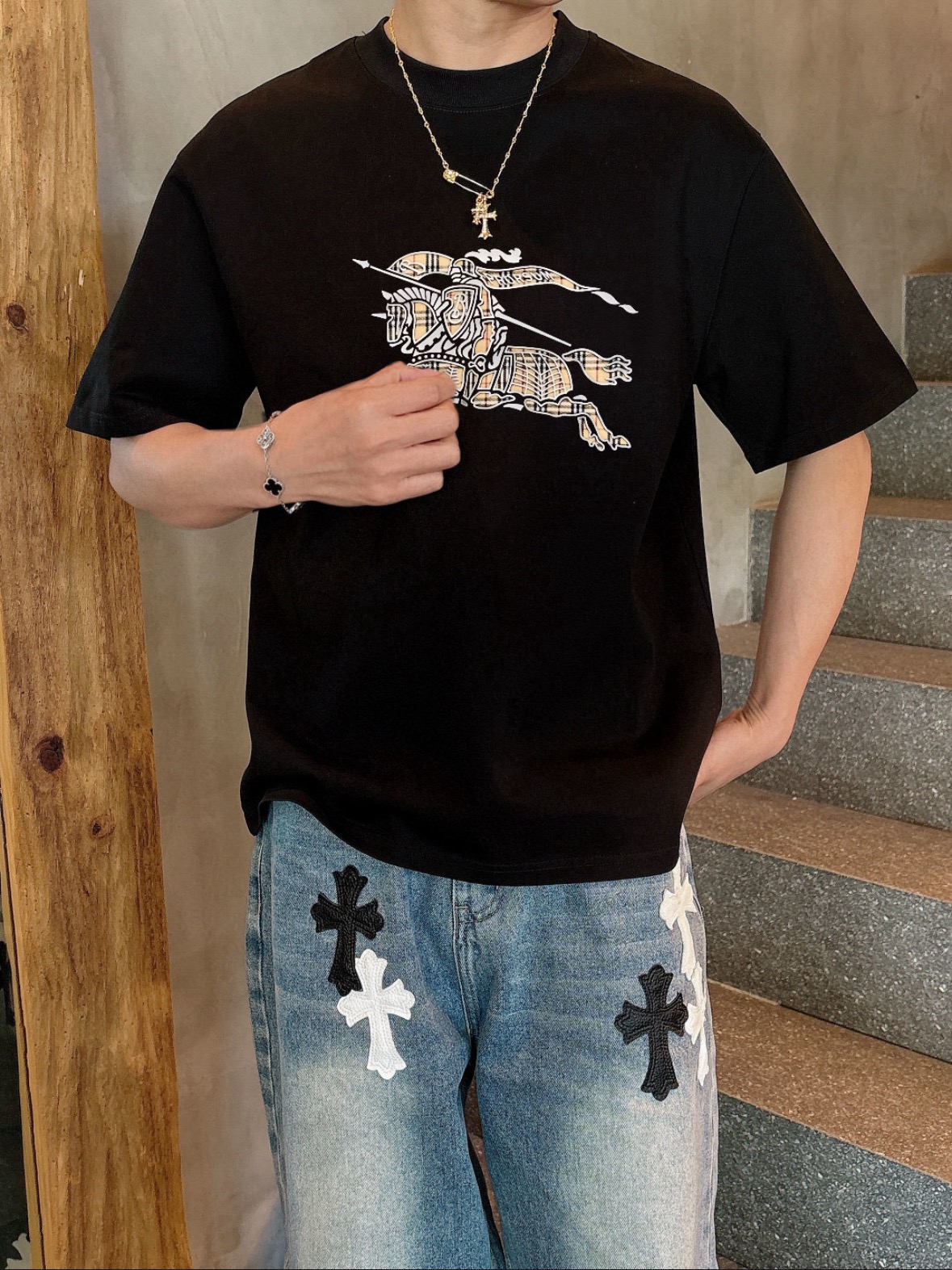 NO:520597,Burberry/Burberry 2025 Spring and Summer New Products, Complete Three Standards, Round-neck Mercerized Cotton Short-sleeved T-shirts, Don’t need to introduce too much good products, look at the details, Counter code M-XXXL 175/140 Suggestions, L, burberry, burberry, T-shirt, tees, t-shirt, alexander wang19860909Burberry/巴宝莉 2025春夏新品 三标齐全 圆领丝光棉短袖T恤 好货不用过多介绍 看细节 专柜码数M-XXXL 175/140建议L,,burberry,burberry,T-shirt,tees，t-shirt,alexander wang,Men's clothing