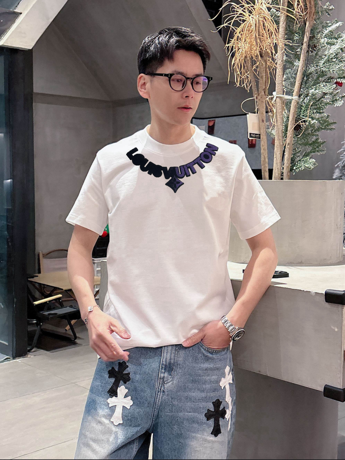 NO:150579,LV/Louis Vuitton 2025 new spring and summer products are available in new products, complete three standards, mercerized cotton round neck short-sleeved T-shirt, no need to introduce too much good products, look at the details, counter code number M-XXXL /140 suggestions, L, louis vuitton, louis vuitton, T-shirt,tees, t-shirt,alexander wang19860909LV/路易威登 2025年春夏新品上新 三标齐全 丝光棉圆领短袖T恤 好货不用过多介绍 看细节 专柜码数M-XXXL /140建议L,,louis vuitton,louis vuitton,T-shirt,tees，t-shirt,alexander wang,Men's clothing