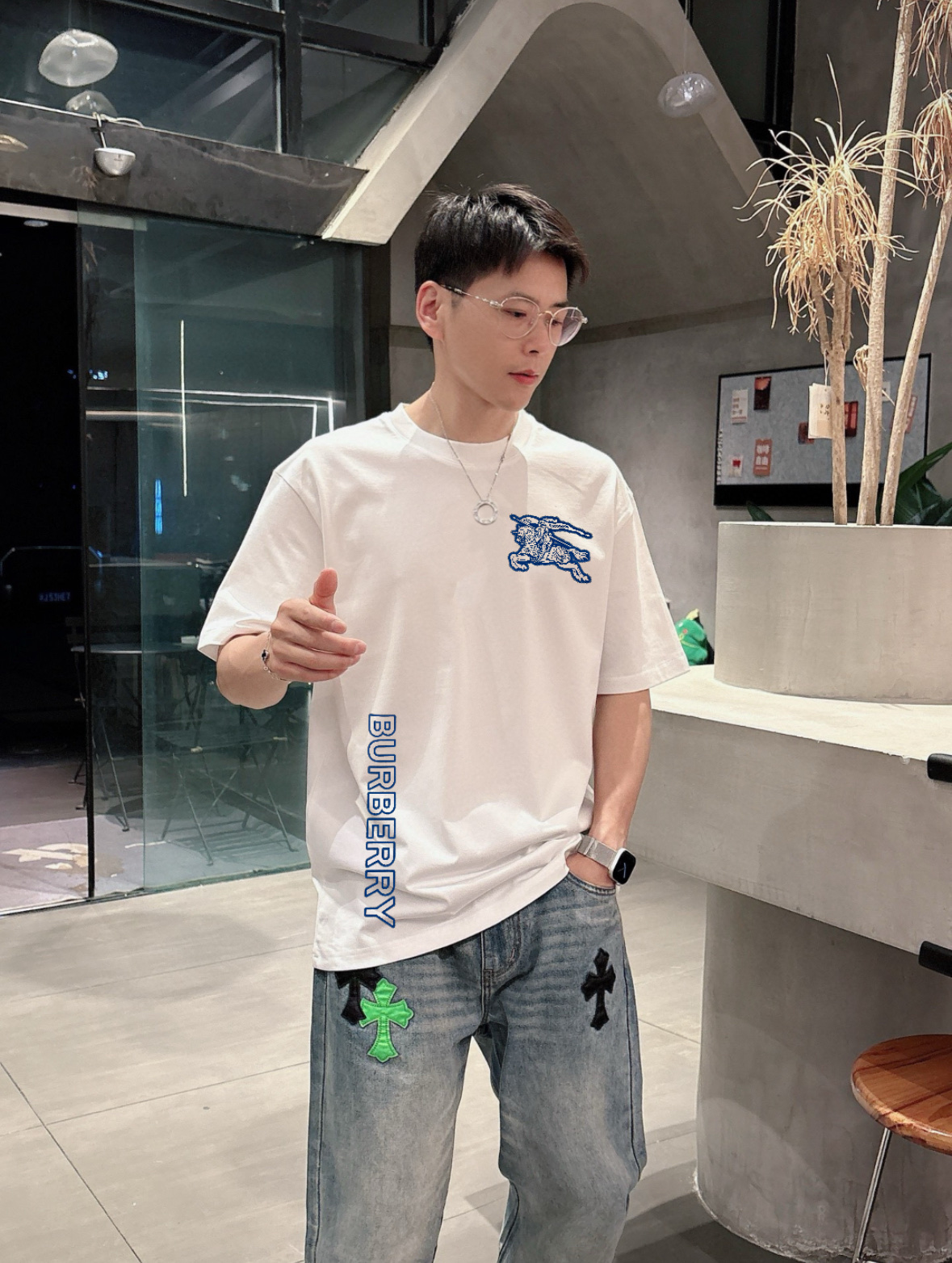 NO:159930,Burberry/Burberry New Spring and Summer Products Complete Three Standards Mercerized Cotton Short-Sleeve T-shirts Don't need to introduce too much good products See details Counter code M-XXXL 175/140 Suggestions L, burberry, burberry, T-shirt, tees, t-shirt, alexander wang19860909Burberry/巴宝莉 春夏新品 三标齐全 丝光棉短袖T恤 好货不用过多介绍 看细节 专柜码数M-XXXL 175/140建议L,,burberry,burberry,T-shirt,tees，t-shirt,alexander wang,Men's clothing