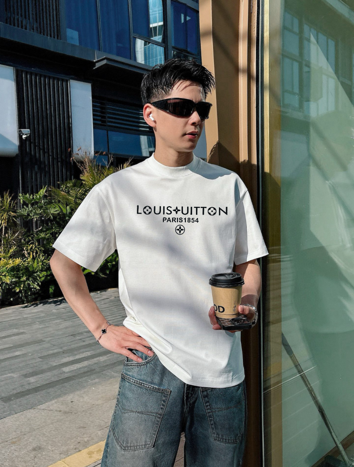 NO:159946,LV/Louis Vuitton Spring and summer new products, complete three standards, mercerized cotton short-sleeved T-shirts. Don’t need to introduce too much good products. Look at the details. Counter code M-XXXL 175/140 Suggestions, L, louis vuitton, louis vuitton, T-shirt,tees, t-shirt,alexander wang19860909LV/路易威登 春夏新品 三标齐全 丝光棉短袖T恤 好货不用过多介绍 看细节 专柜码数M-XXXL 175/140建议L,,louis vuitton,louis vuitton,T-shirt,tees，t-shirt,alexander wang,Men's clothing