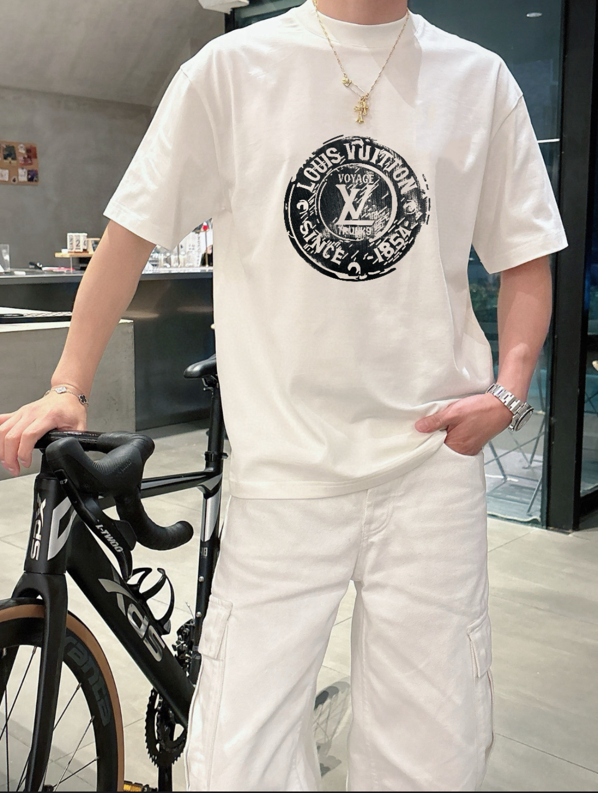 NO:159933,LV/Louis Vuitton Spring and summer new products, complete three standards, mercerized cotton short-sleeved T-shirts. Don’t need to introduce too much good products. Look at the details. Counter code M-XXXL 175/140 Suggestions, L, louis vuitton, louis vuitton, T-shirt,tees, t-shirt,alexander wang19860909LV/路易威登 春夏新品 三标齐全 丝光棉短袖T恤 好货不用过多介绍 看细节 专柜码数M-XXXL 175/140建议L,,louis vuitton,louis vuitton,T-shirt,tees，t-shirt,alexander wang,Men's clothing