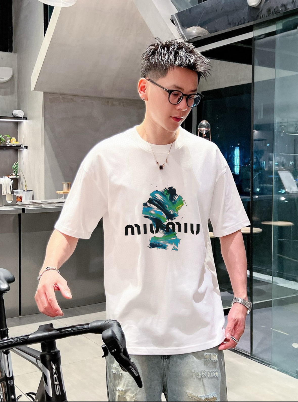 NO:159931,MiuMiu Spring and Summer New Products, Complete Three Standards, Mercerized Cotton Short-Sleeve T-shirts, Don’t need to introduce too much good products, look at the details, Counter code M-XXXL 175/140 Suggestions,,miumiu,T-shirt,tees,t-shirt,alexander wang19860909MiuMiu 春夏新品 三标齐全 丝光棉短袖T恤 好货不用过多介绍 看细节 专柜码数M-XXXL 175/140建议L,,miumiu,T-shirt,tees，t-shirt,alexander wang,Men's clothing