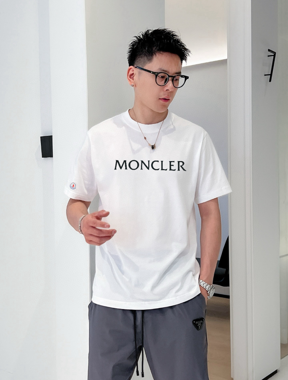NO:162766,Moncler/Shirt 2025 Spring and Summer New Products, Complete Three Standards, Three-dimensional Flocking Technology, Mercerized Cotton Short-sleeved T-shirts, Don’t need to introduce too much good products, look at the details, Counter code M-XXXL 175/140 Suggestions,,christian louboutin,Moncler,T-shirt,tees,t-shirt,alexander wang19860909Moncler/蒙口 2025春夏新品 三标齐全 立体植绒工艺 丝光棉短袖T恤 好货不用过多介绍 看细节 专柜码数M-XXXL 175/140建议L,,christian louboutin,Moncler,T-shirt,tees，t-shirt,alexander wang,Men's clothing