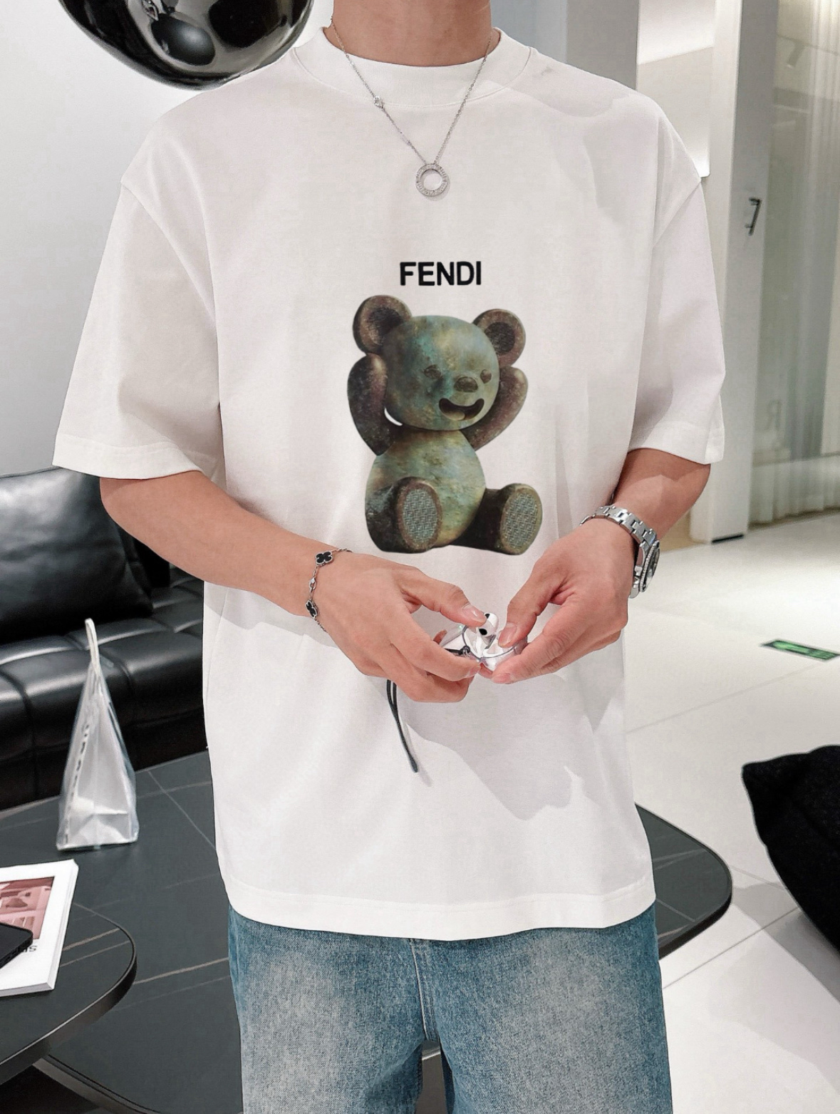 NO:917535,Fendi/Fendi 2026 spring and summer new products, complete with three labels, round neck mercerized cotton short-sleeved T-shirt, good product without too much introduction, look at the details, counter size M-XXXL / recommended L,, fendi, fendi, T-shirt, tees, t-shirt,19860909Fendi/芬迪 2026春夏新品 三标齐全 圆领丝光棉短袖T恤 好货不用过多介绍 看细节 专柜码数M-XXXL /建议L,,fendi,fendi,T-shirt,tees，t-shirt,,Men's clothing