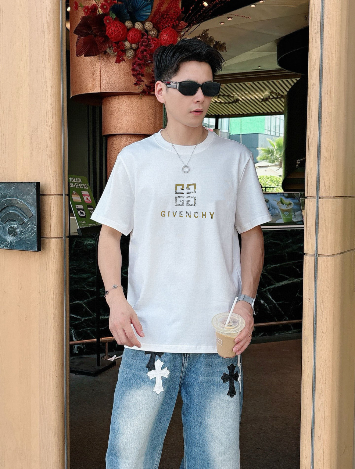 NO:448101,Givenchy Spring and summer new products, complete three standards, round neck mercerized cotton short-sleeved T-shirt, don't need to introduce too much good products, look at the details, counter code M-XXXL 175/Suggestions, given, given, given, T-shirt, tees, t-shirt, alexander wang19860909give/纪梵希 春夏新品 三标齐全 圆领丝光棉短袖T恤 好货不用过多介绍 看细节 专柜码数M-XXXL 175/建议L,,givenchy,givenchy,T-shirt,tees，t-shirt,alexander wang,Men's clothing