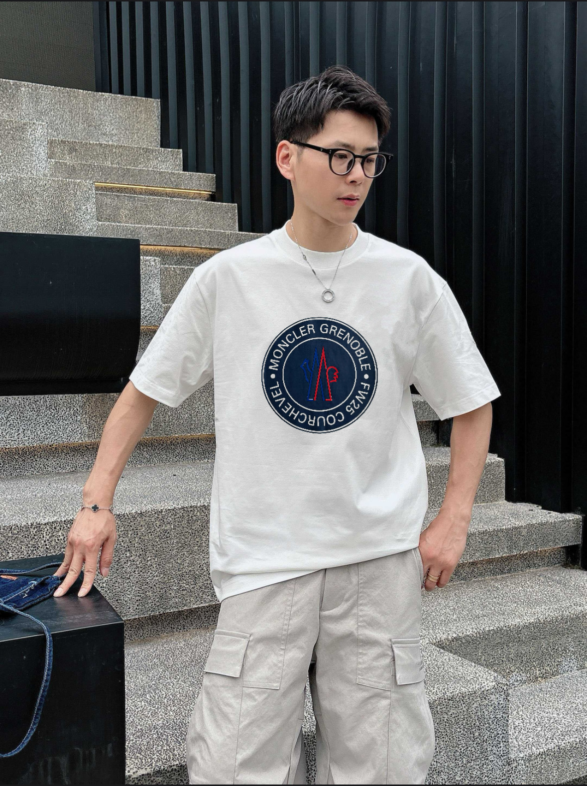 NO:448051,Moncler/Shirt New Spring and Summer New Products Complete Three Standards Round-neck Mercerized Cotton Short-sleeved T-shirts Don't need to introduce too much good products See details Counter code M-XXXL 175/Suggestions L, Moncler, T-shirt,tees, t-shirt,alexander wang19860909Moncler/蒙口 春夏新品 三标齐全 圆领丝光棉短袖T恤 好货不用过多介绍 看细节 专柜码数M-XXXL 175/建议L,,Moncler,T-shirt,tees，t-shirt,alexander wang,Men's clothing