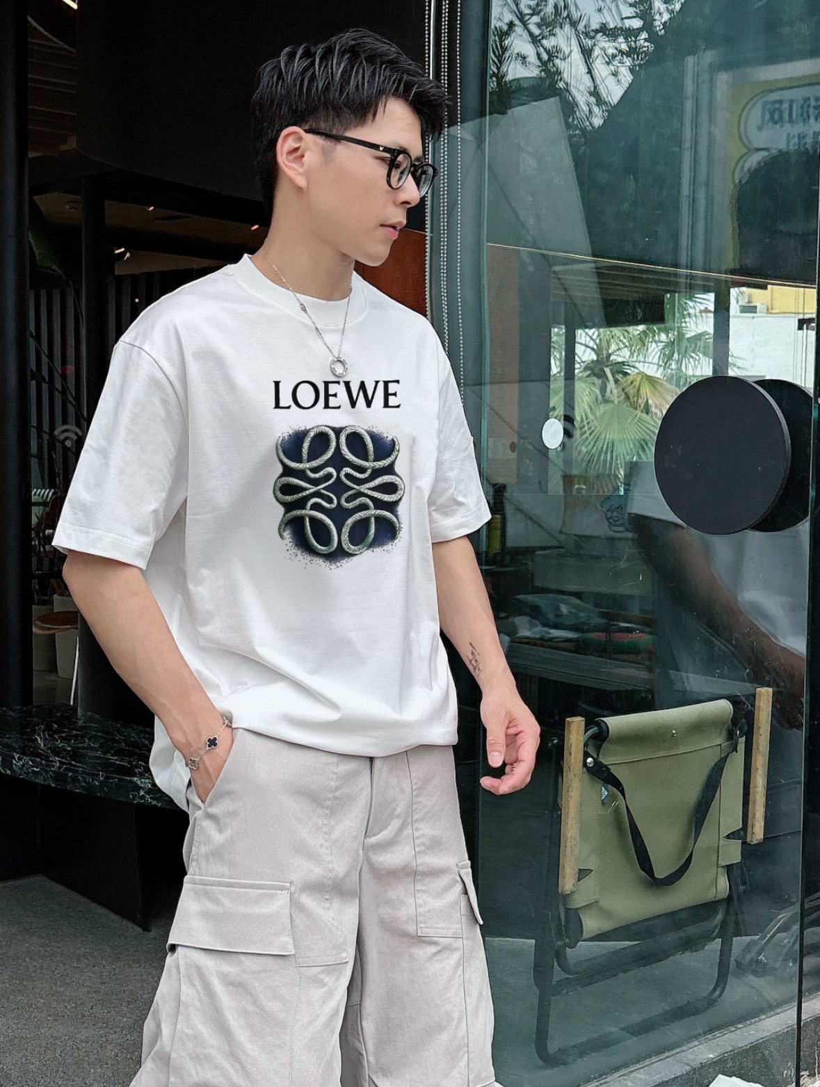 NO:448080,Loewe/Luo Yiwei Spring and summer new products, complete three standards, round neck mercerized cotton short-sleeved T-shirt. Don’t need to introduce too much good products. Look at the details. Counter code M-XXXL 175/Suggestions L,,loewe,loewe,T-shirt,tees,t-shirt,alexander wang19860909Loewe/罗意威 春夏新品 三标齐全 圆领丝光棉短袖T恤 好货不用过多介绍 看细节 专柜码数M-XXXL 175/建议L,,loewe,loewe,T-shirt,tees，t-shirt,alexander wang,Men's clothing
