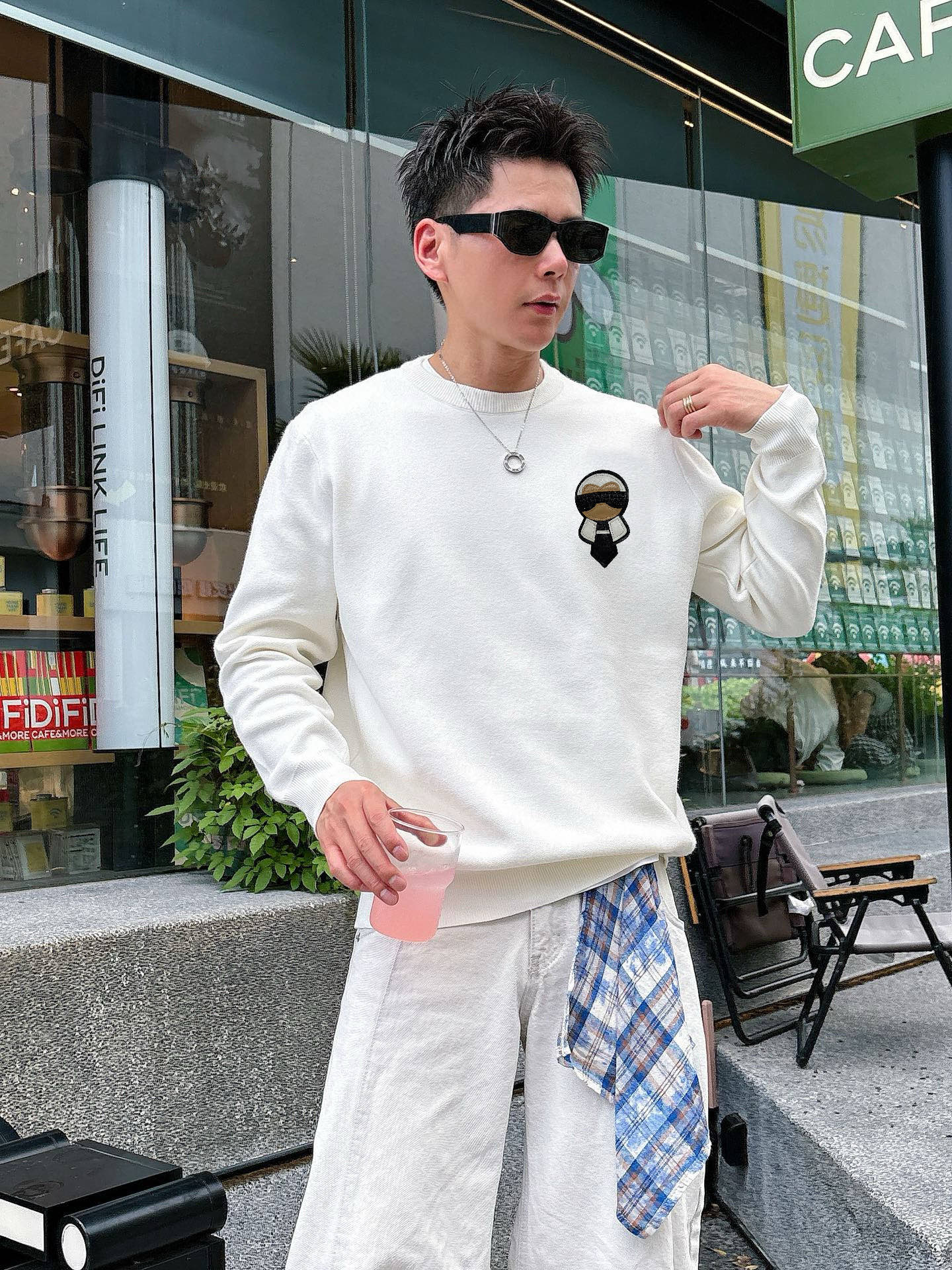 NO:573474,Fendi/Fendi 2025 autumn and winter new products, complete with three labels, round neck sweater, good product, no need to introduce too much, look at the details, counter size M-XXXL /140, recommended L,, fendi, fendi, sweaters, alexander wang19860909Fendi/芬迪 2025年秋冬新品上新 三标齐全 圆领毛衣 好货不用过多介绍 看细节 专柜码数M-XXXL /140建议L,,fendi,fendi,sweaters,alexander wang,Men's clothing