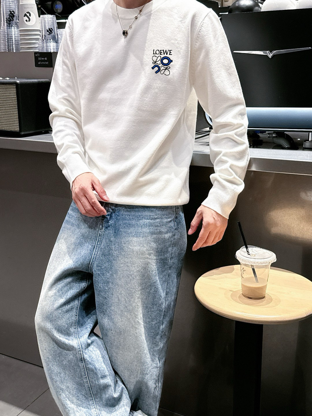 NO:550537,Loewe/Luo Yiwei 2025 autumn and winter new products are available, three standards are complete, round neck sweater, good products do not need to be introduced too much, look at the details, counter number M-XXXL 175/140 Suggestions L,,loewe,loewe,sweaters,alexander wang19860909Loewe/罗意威 2025年秋冬新品上新 三标齐全 圆领毛衣 好货不用过多介绍 看细节 专柜码数M-XXXL 175/140建议L,,loewe,loewe,sweaters,alexander wang,Men's clothing