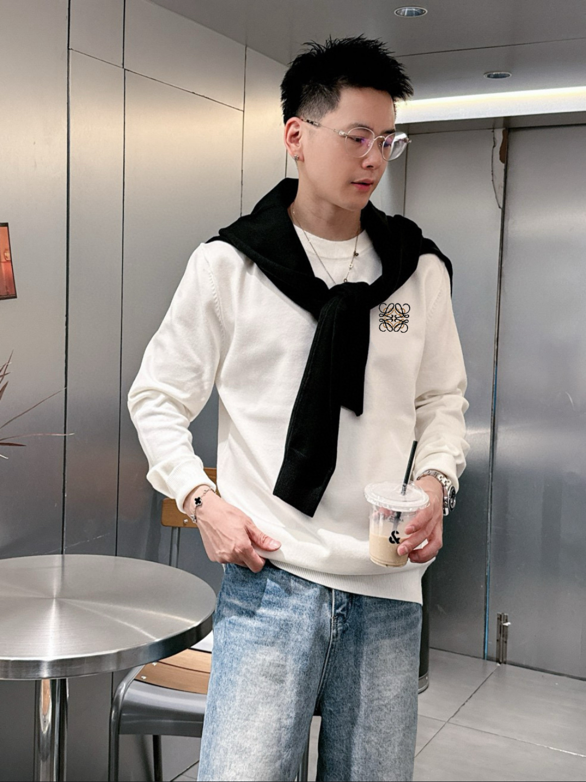 NO:550545,Loewe/Luo Yiwei's 2025 autumn and winter new products, complete with three labels, embroidered crew neck sweater, good product, no need to introduce too much, look at the details, counter size M-XXXL /140, recommended L,, loewe, loewe, sweaters, alexander wang19860909Loewe/罗意威 2025年秋冬新品上新 三标齐全 刺绣圆领毛衣 好货不用过多介绍 看细节 专柜码数M-XXXL /140建议L,,loewe,loewe,sweaters,alexander wang,Men's clothing