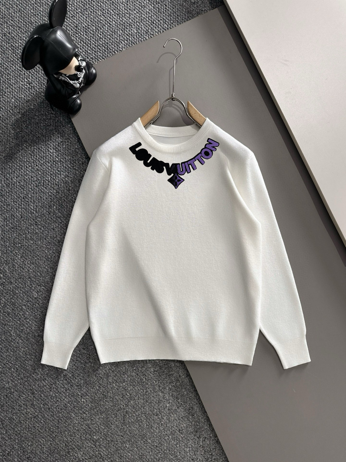 NO:531451,LV/Louis Vuitton 2025 autumn and winter new products are available, three standards are complete, round neck sweater, good products do not need to be introduced too much, look at the details, counter number M-XXXL 175/140 Suggestions, L, louis vuitton, louis vuitton, sweaters, alexander wang19860909LV/路易威登 2025年秋冬新品上新 三标齐全 圆领毛衣 好货不用过多介绍 看细节 专柜码数M-XXXL 175/140建议L,,louis vuitton,louis vuitton,sweaters,alexander wang,Men's clothing