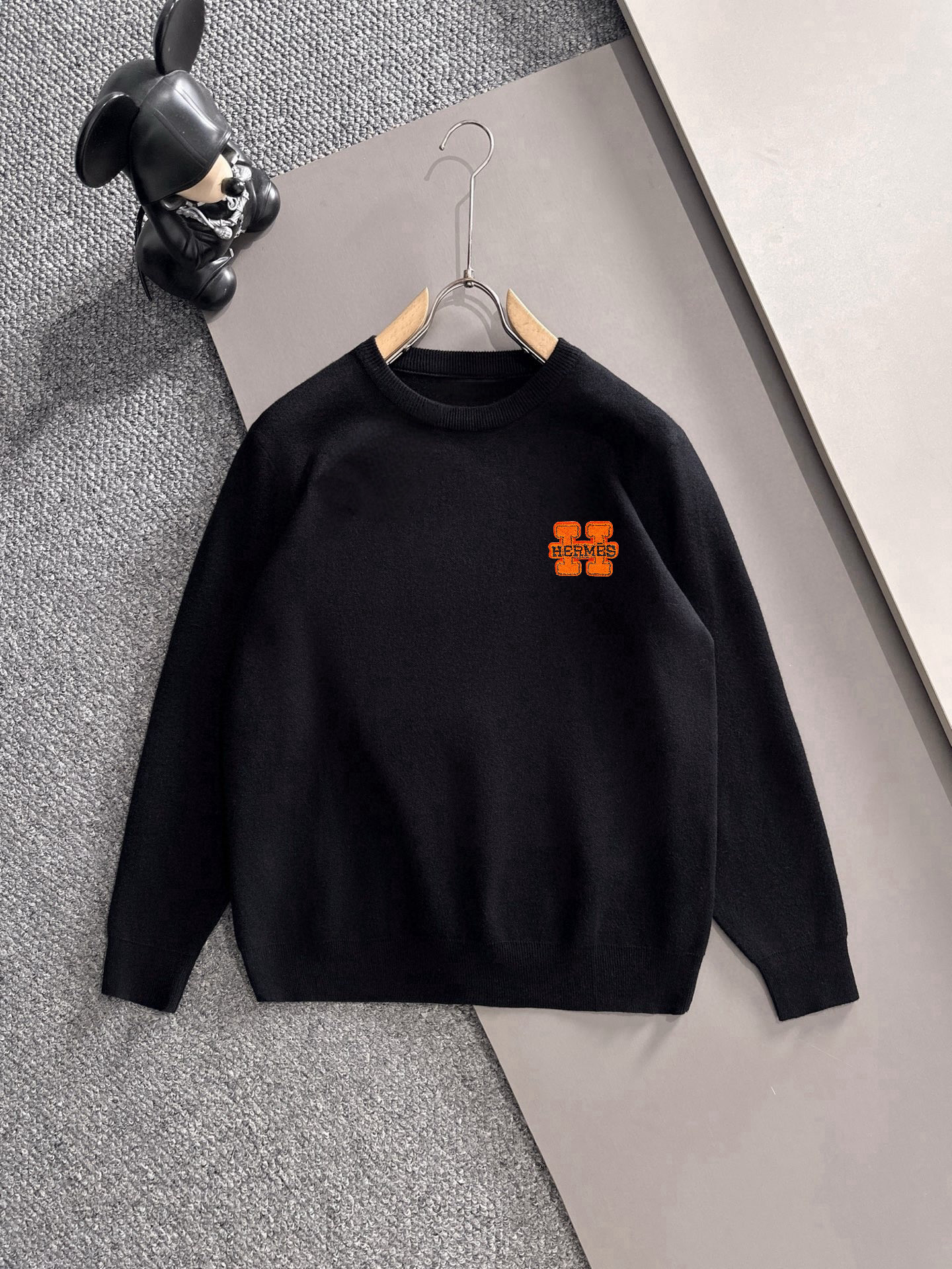 NO:537915,Hermes 2025 autumn and winter new products are available, complete three standards, round neck sweater, good products do not need to be introduced too much, look at the details, counter number M-XXXL 175/140 Suggestions L,, hermes, sweaters, alexander wang19860909爱马仕 2025年秋冬新品上新 三标齐全 圆领毛衣 好货不用过多介绍 看细节 专柜码数M-XXXL 175/140建议L,,hermes,sweaters,alexander wang,Men's clothing