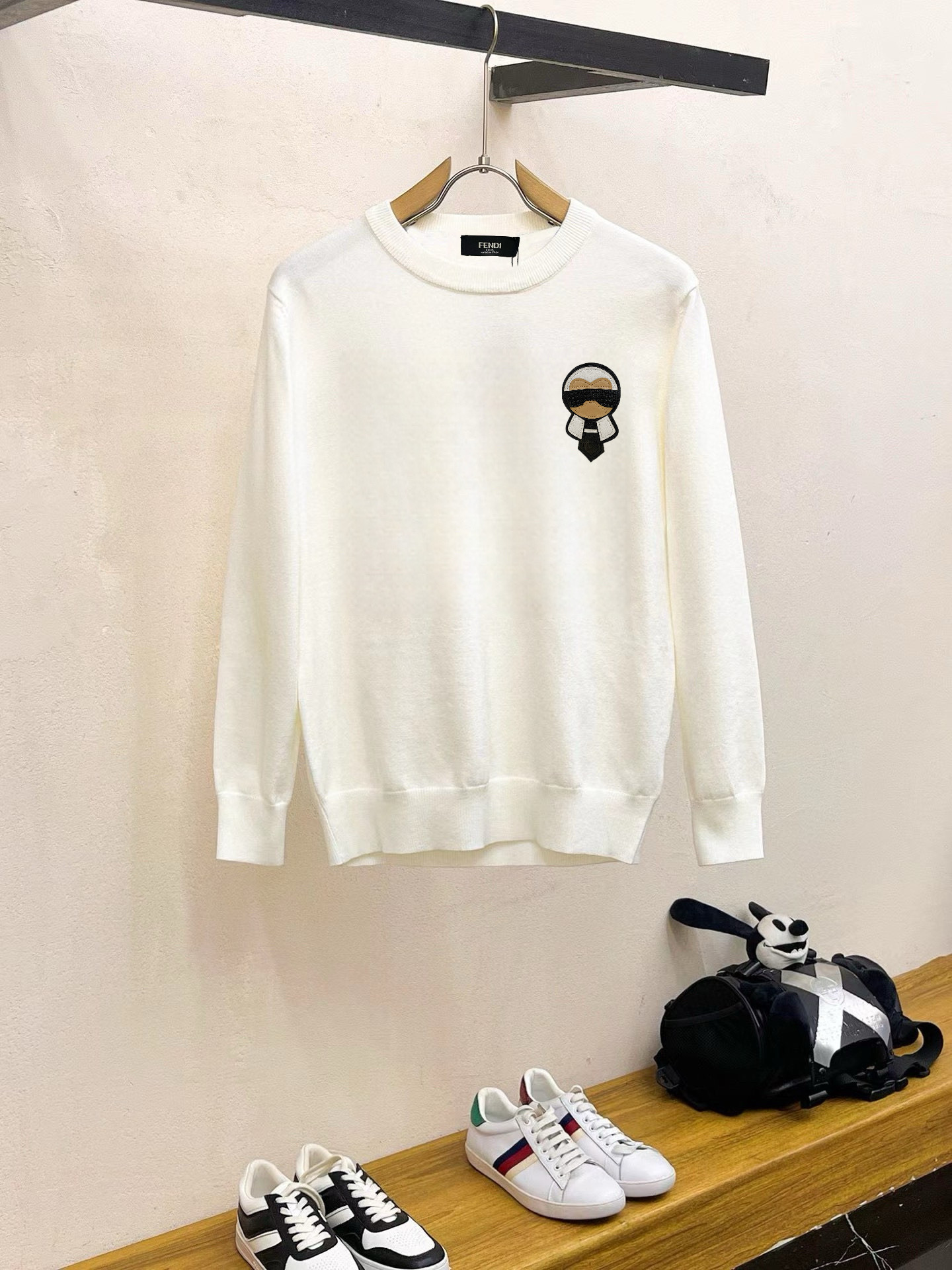 NO:647108,Fendi/Fendi 2025 autumn and winter new products, complete with three labels, round neck sweater, counter size M-XXXL /140 recommended L,, fendi, fendi, sweaters, alexander wang19860909Fendi/芬迪 2025年秋冬新品上新 三标齐全 圆领毛衣 专柜码数M-XXXL /140建议L,,fendi,fendi,sweaters,alexander wang,Men's clothing