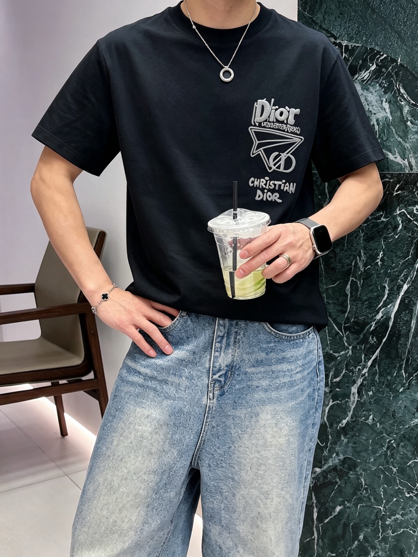 NO:838001,Dior/Dior 2026 new spring and summer pure cotton T-shirt, same style for men and women, fashionable and versatile, loose fit, soft to the touch, comfortable to wear, very good on the upper body, a must-have item for men and women, complete with three standards, sizes M-XXXL, dior, dior, tees, t-shirt,19860909Dior/迪奥 2026 春夏新款纯棉T恤,男女同款,时尚百搭爆款,宽松版型,手感柔软,穿着亲肤舒适 上身非常赞 男女必备单品 三标齐全 尺码M-XXXL,,dior,dior,tees，t-shirt,,Men's clothing