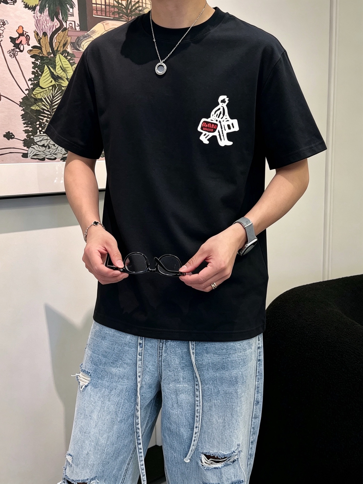 NO:838022,prada/Prada 2026 spring and summer new pure cotton T-shirt, same style for men and women, fashionable and versatile, loose version, soft to the touch, comfortable to wear, very good on the upper body, a must-have item for men and women, complete with three standards, sizes M-XXXL, prada, prada, tees, t-shirt,19860909prada/普拉达 2026年春夏新款纯棉T恤,男女同款,时尚百搭爆款,宽松版型,手感柔软,穿着亲肤舒适 上身非常赞 男女必备单品 三标齐全 尺码M-XXXL,,prada,prada,tees，t-shirt,,Men's clothing