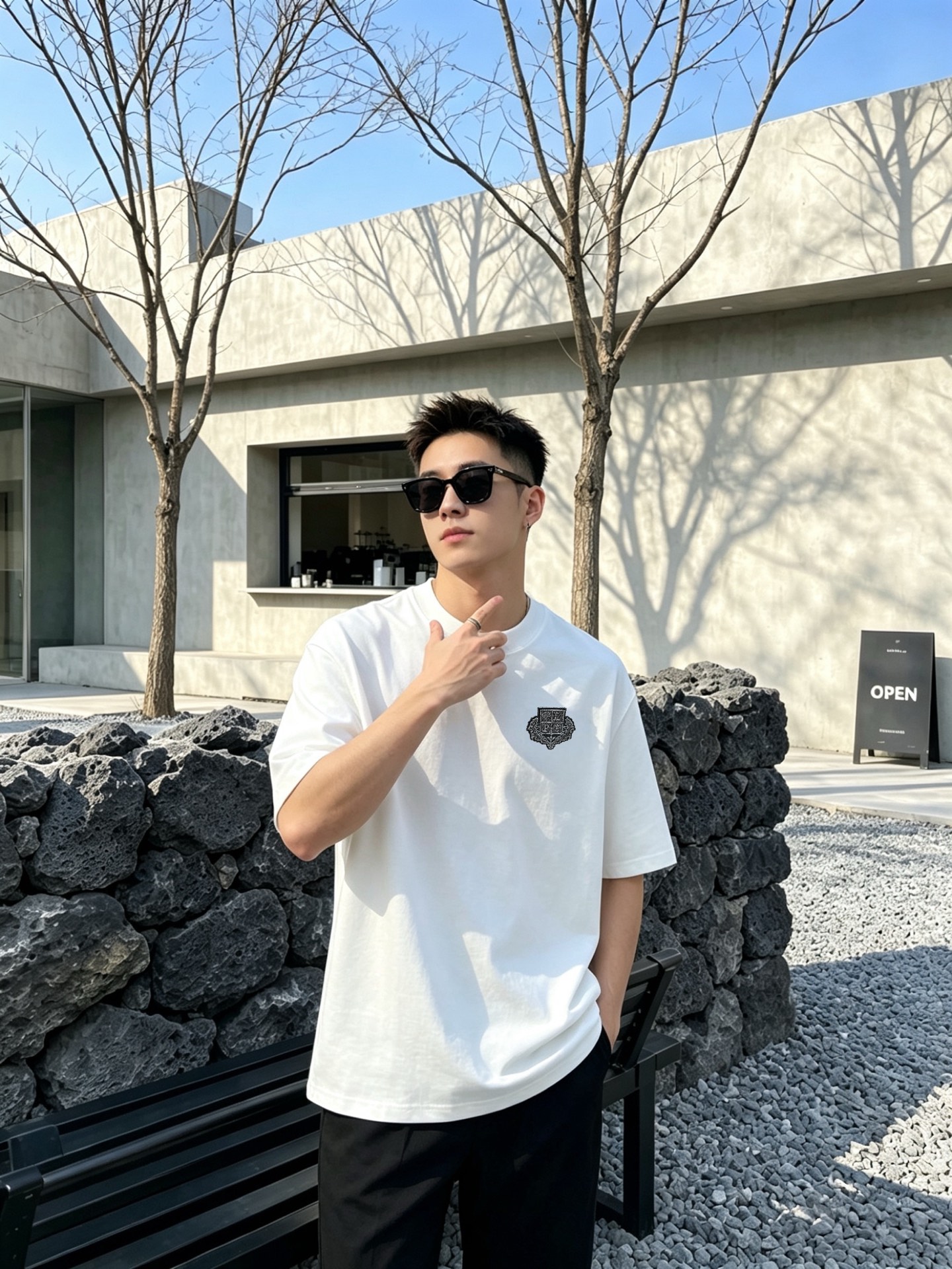 NO:905044,LO Nuoyoupanya's latest 2026ss spring and summer short-sleeved T-shirt is now available!  !  2026 new T-shirt, high version special fabric, high weight (260g) pure cotton fabric, comfortable yet wide upper body, embroidery technology, digital printing, flocking technology, same style for men and women, loose version, fine workmanship, comfortable upper body, super handsome upper body, same style for men and women, M-3XL (slightly wider version),, T-shirt, tees, t-shirt,19860909LO诺悠翩雅 2026ss春夏最新款短袖T恤出货啦！！ 2026新款T恤 高版本专用面料 高克重（260g）纯棉面料 上身舒适不失挺阔 刺绣工艺、数字印花、植绒工艺,男女同款 宽松版型 做工走线精细 面料上身舒适 超帅上身 男女同款M-3XL（版型微阔）,,T-shirt,tees，t-shirt,,Men's clothing