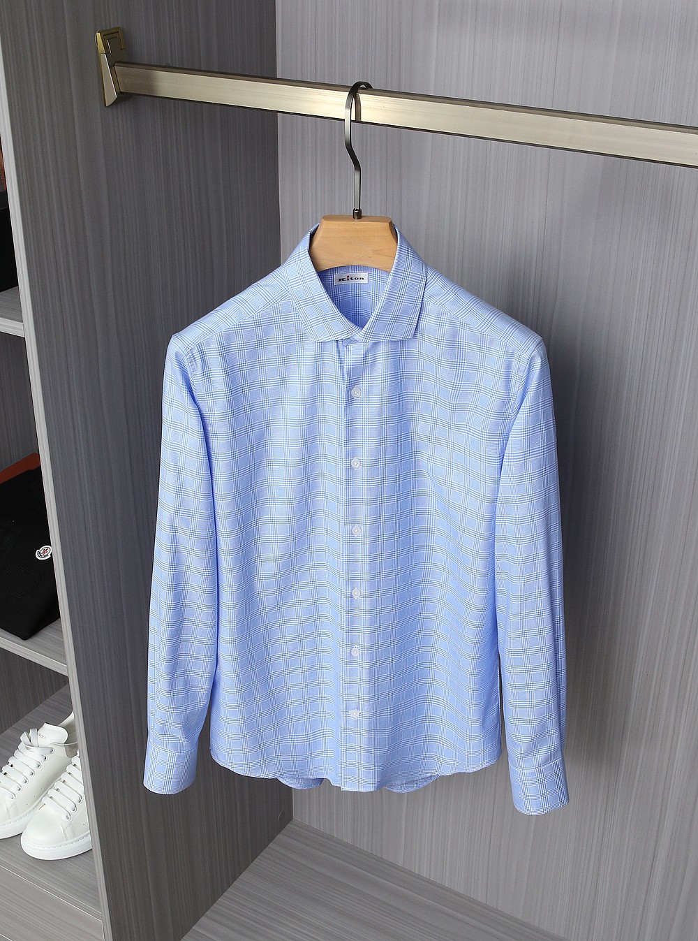 新品KITON家纯手工艺出品最新春夏格子衬衫款香港贸易公司渠道为顶级人士打造量身定制的服装专柜同款！一个